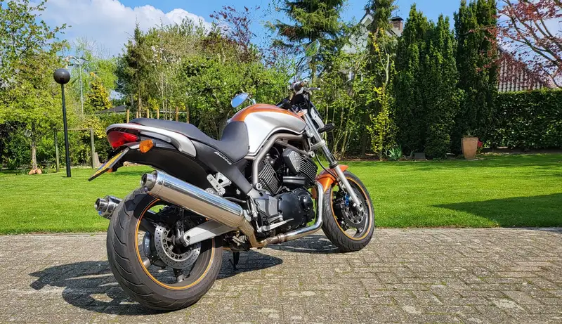 Yamaha BT 1100 Bulldog - foto 6
