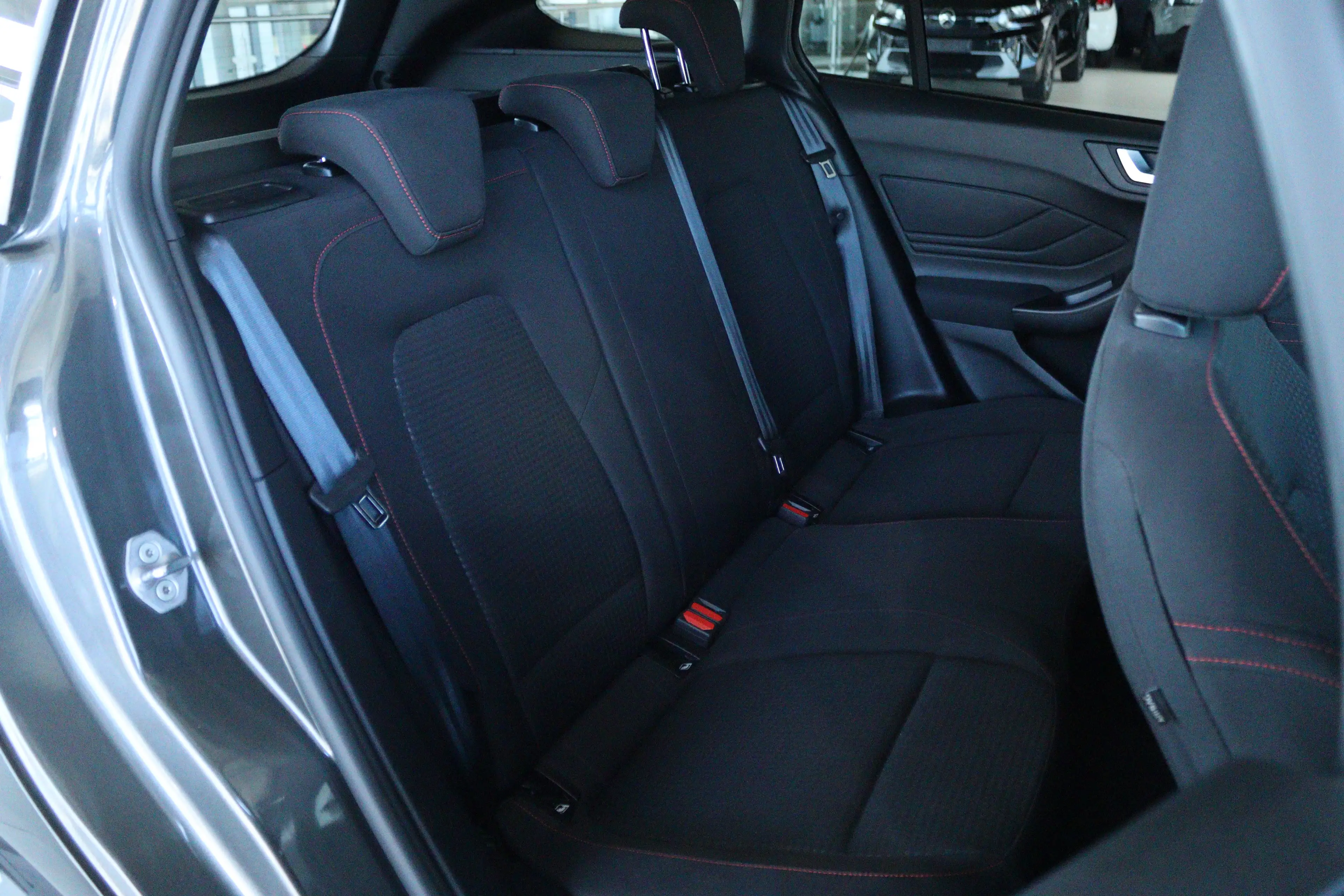 Ford Focus Wagon 1.0EB Hybrid ST Line | NL-AUTO! | 1E EIGENAA — photo 15