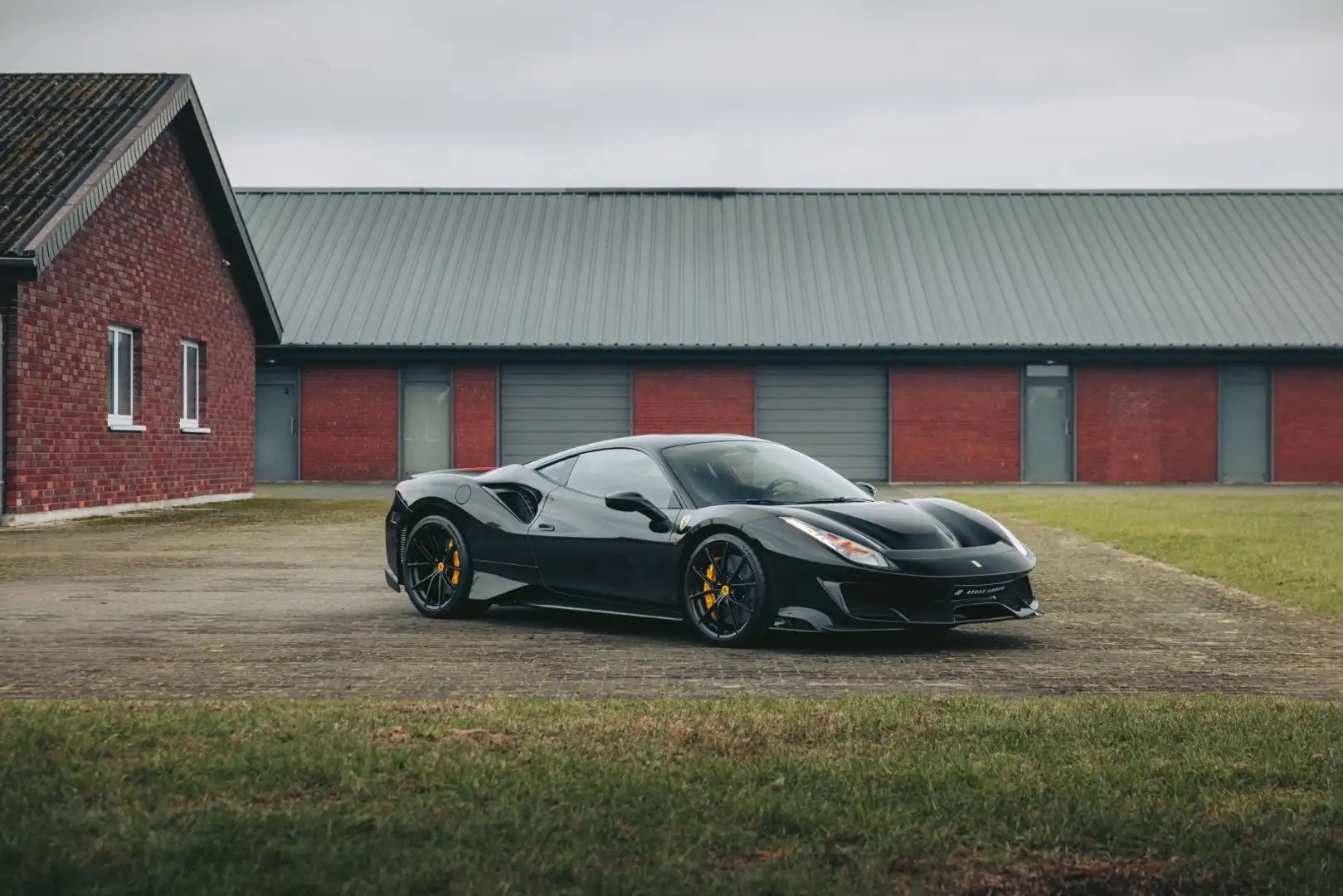 Ferrari 488 Carbon Ext. Paket | Ferrari Approved Zwart - 1