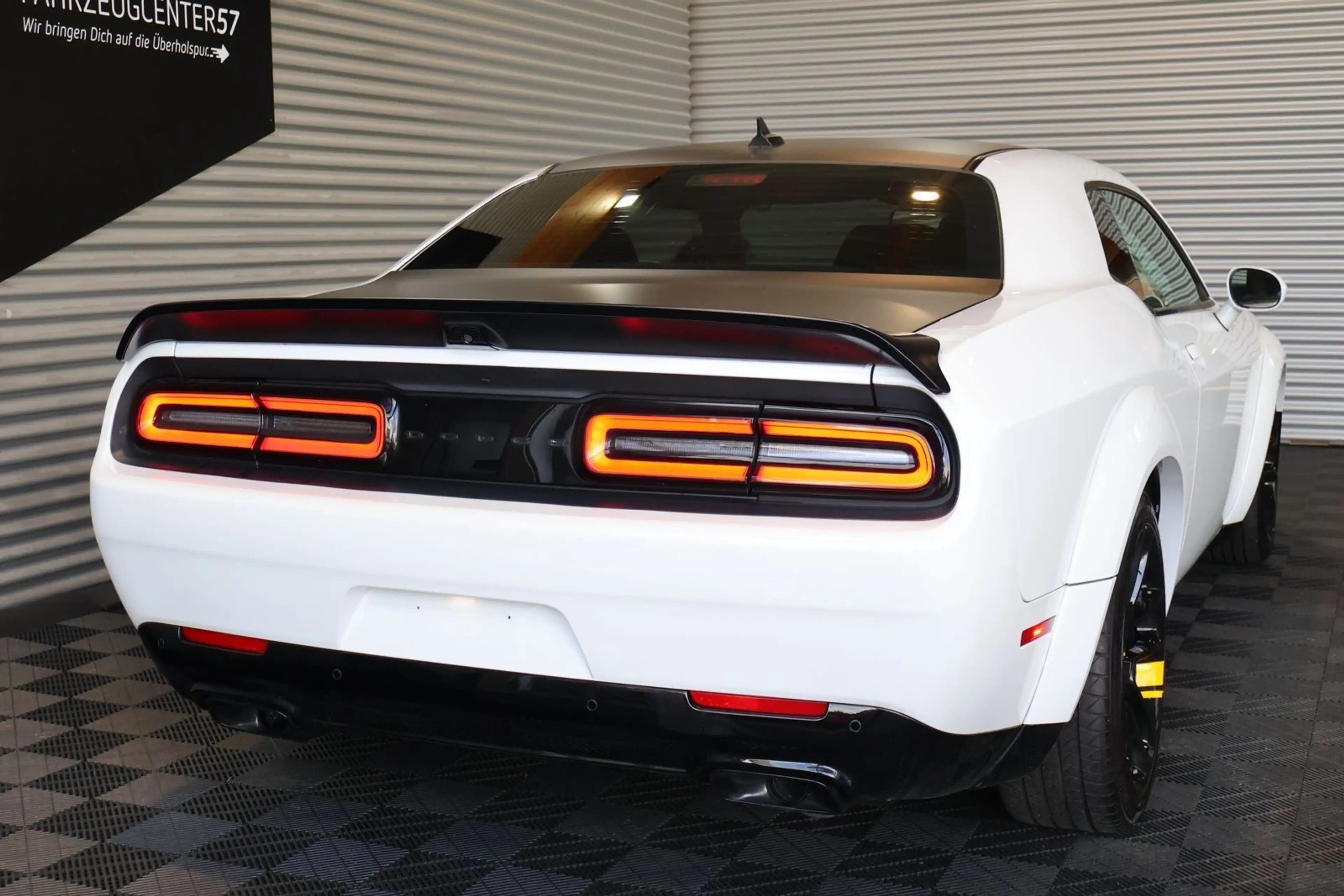 Dodge Challenger Dodge Challenger R/T 50th Anniversary EDITION — photo 8
