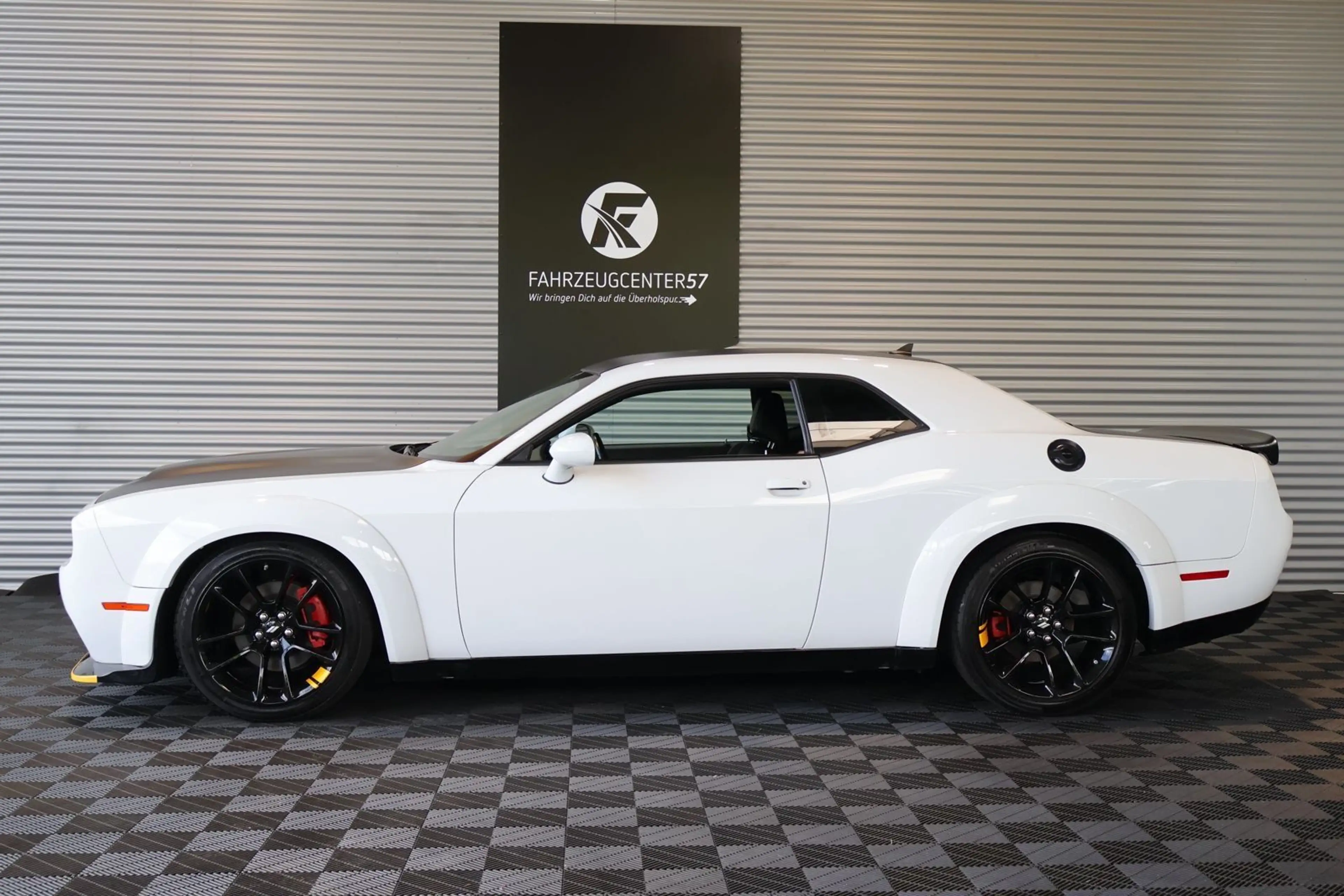 Dodge Challenger Dodge Challenger R/T 50th Anniversary EDITION — photo 2