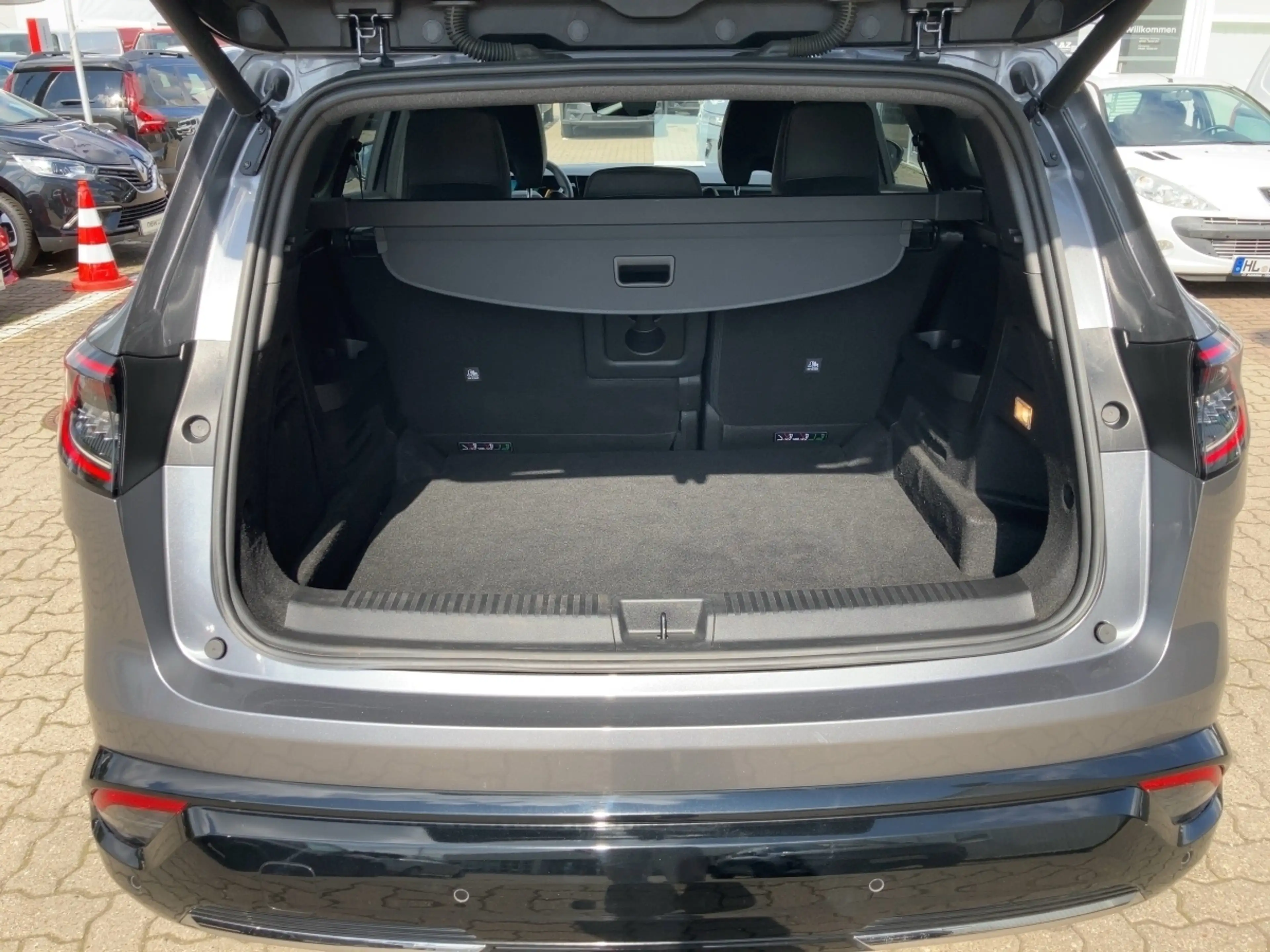 Renault Espace VI 1.2 E-TECH Full Hybrid 200 Techno — photo 13