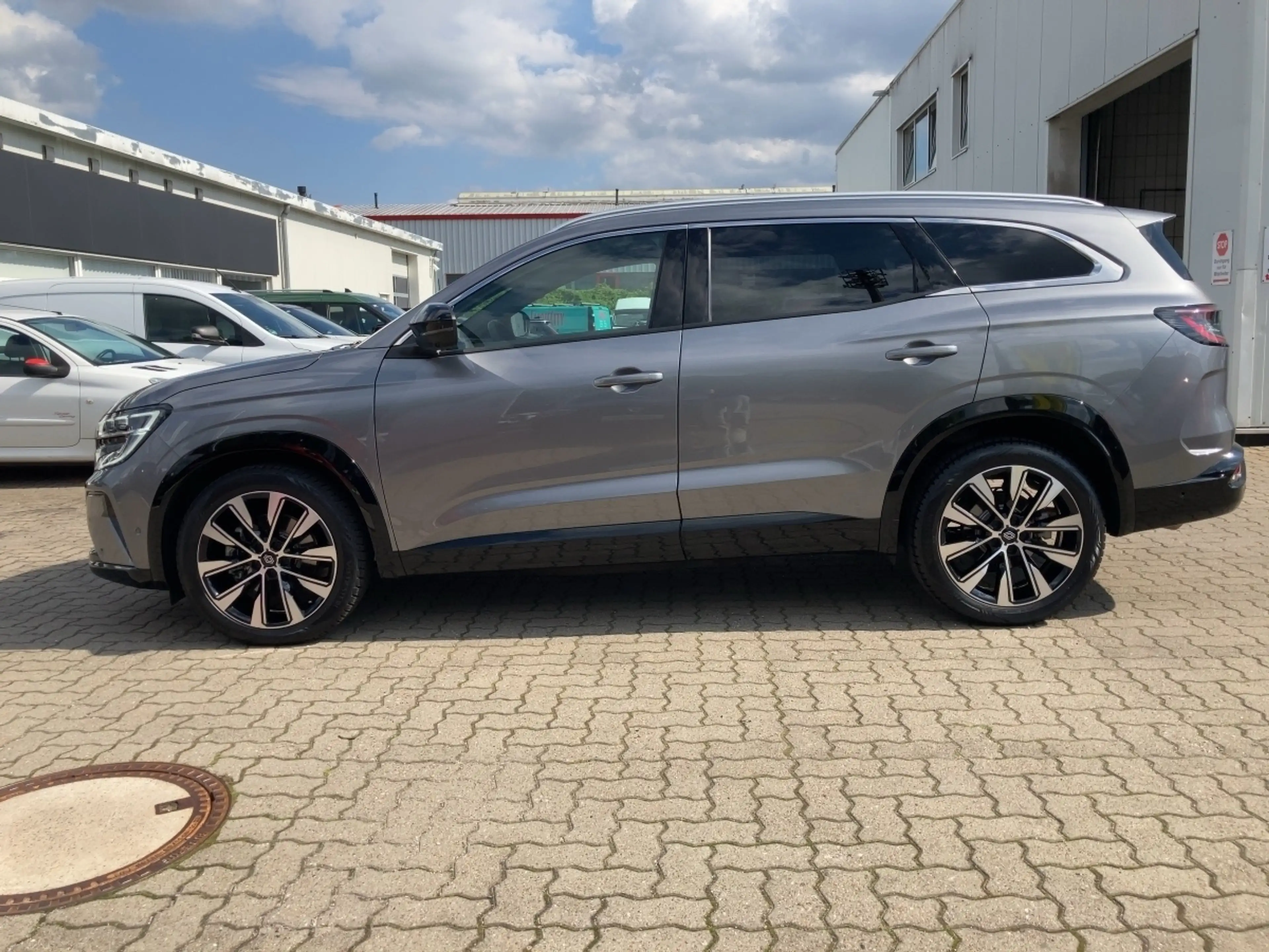 Renault Espace VI 1.2 E-TECH Full Hybrid 200 Techno — photo 2