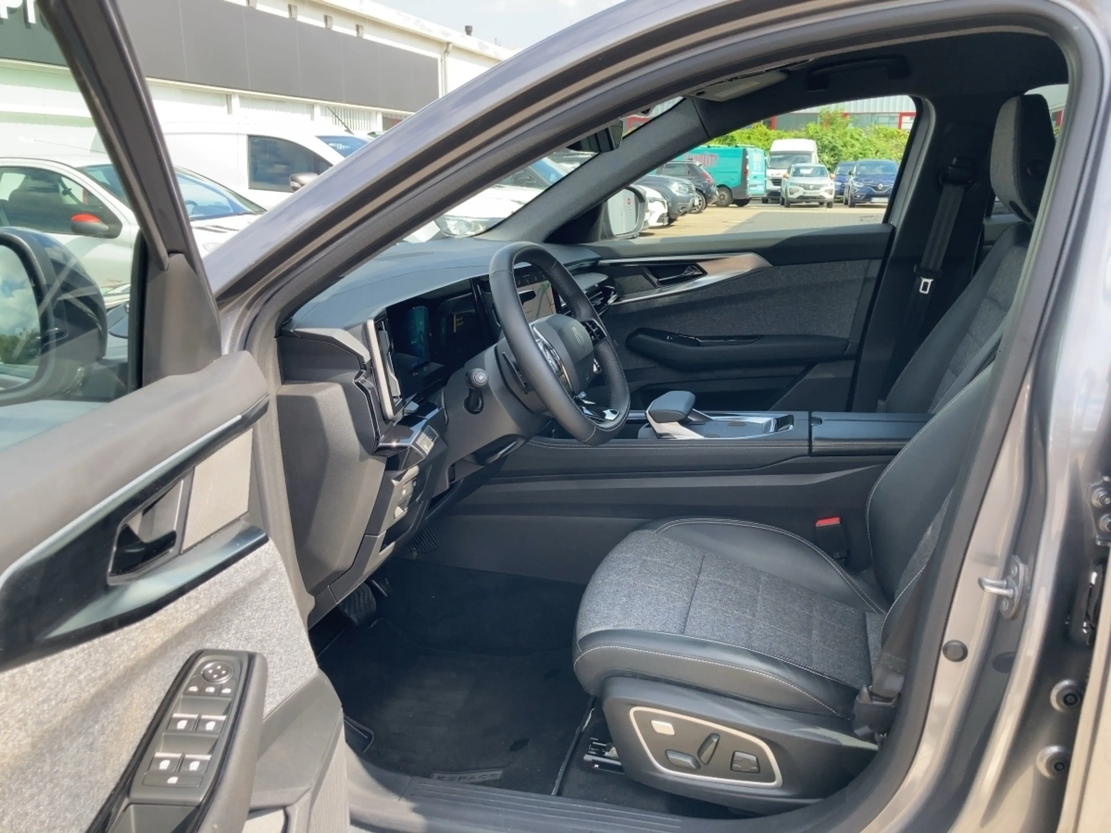 Renault Espace VI 1.2 E-TECH Full Hybrid 200 Techno — photo 8