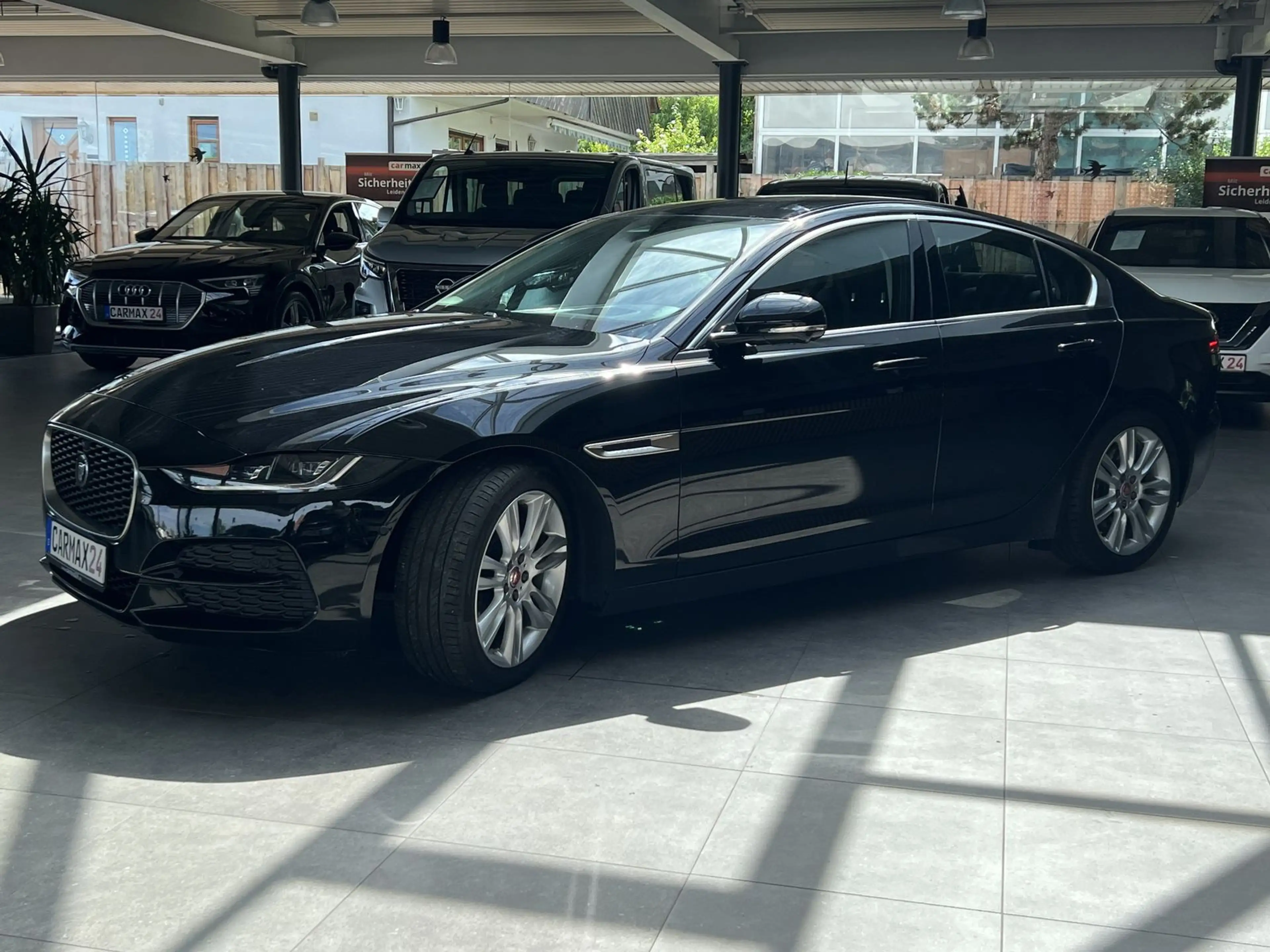 Jaguar XE SE Mild-Hybrid 360° DAB+ CarPlay Ionisator — photo 5