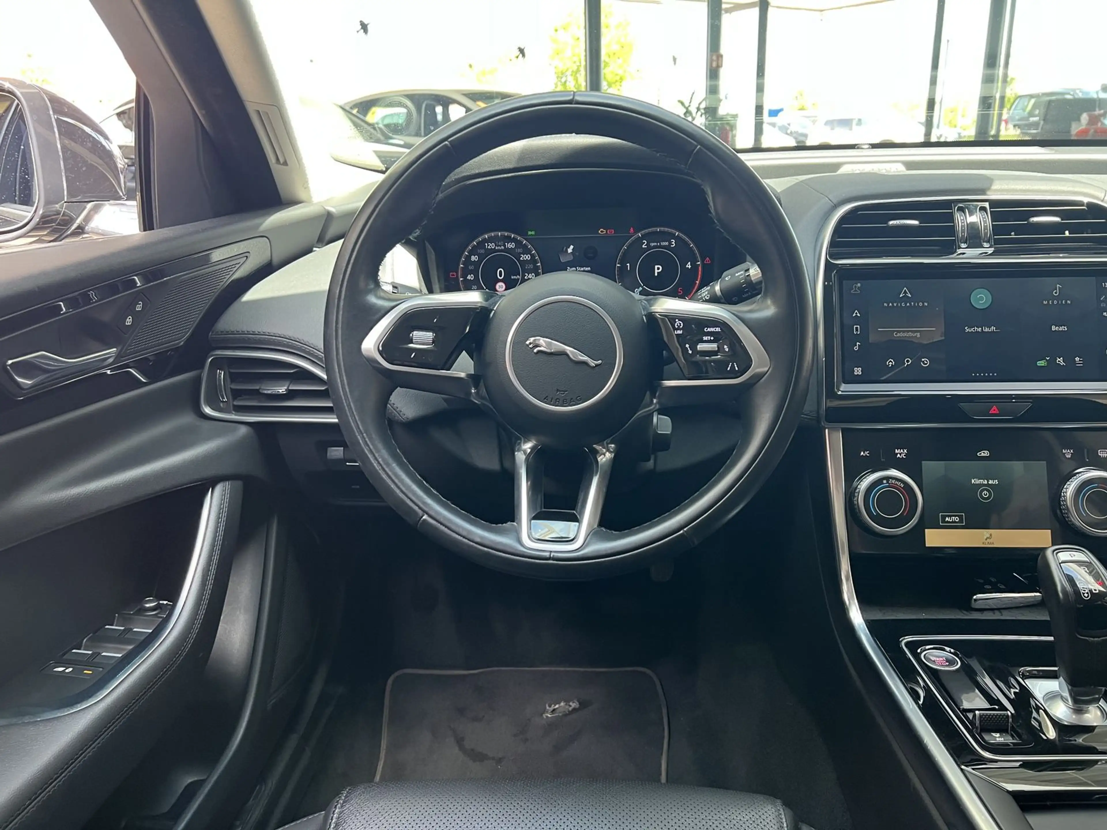 Jaguar XE SE Mild-Hybrid 360° DAB+ CarPlay Ionisator — photo 11