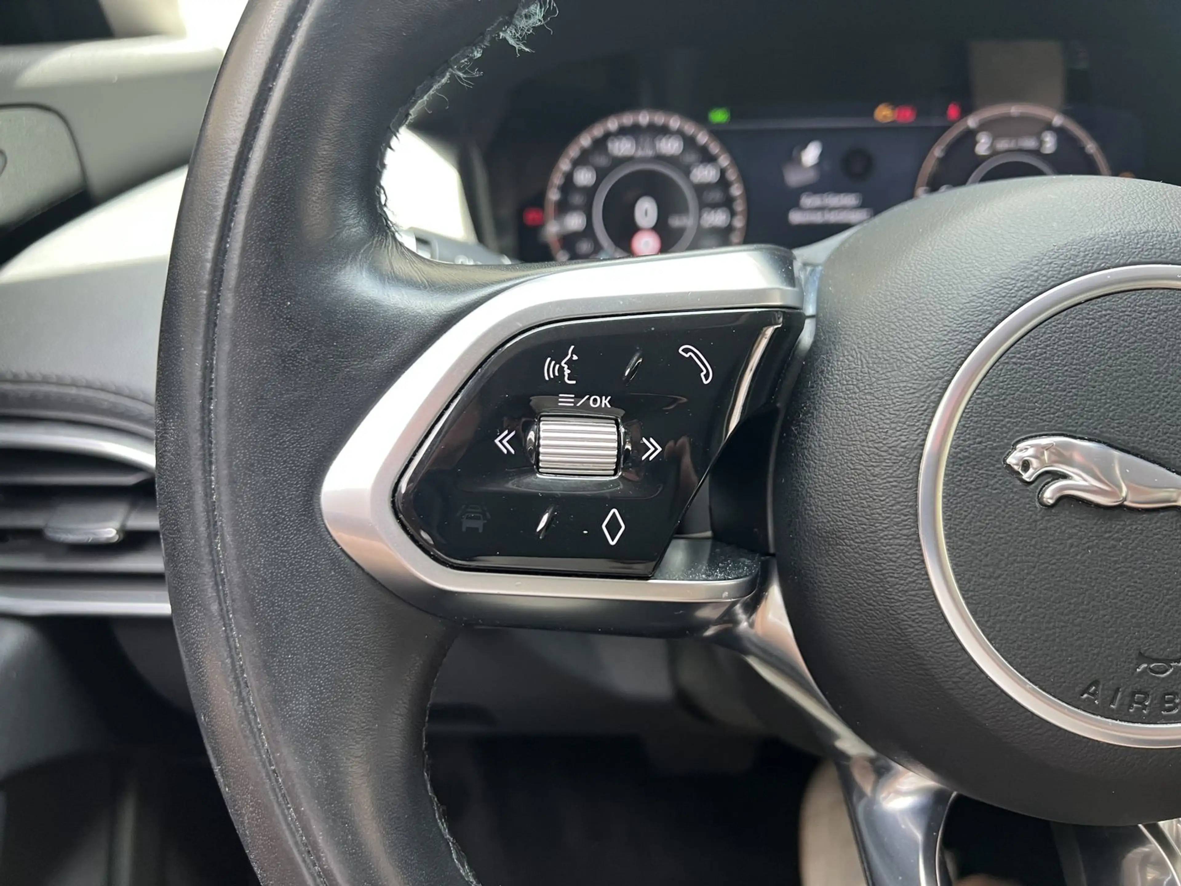 Jaguar XE SE Mild-Hybrid 360° DAB+ CarPlay Ionisator — photo 12