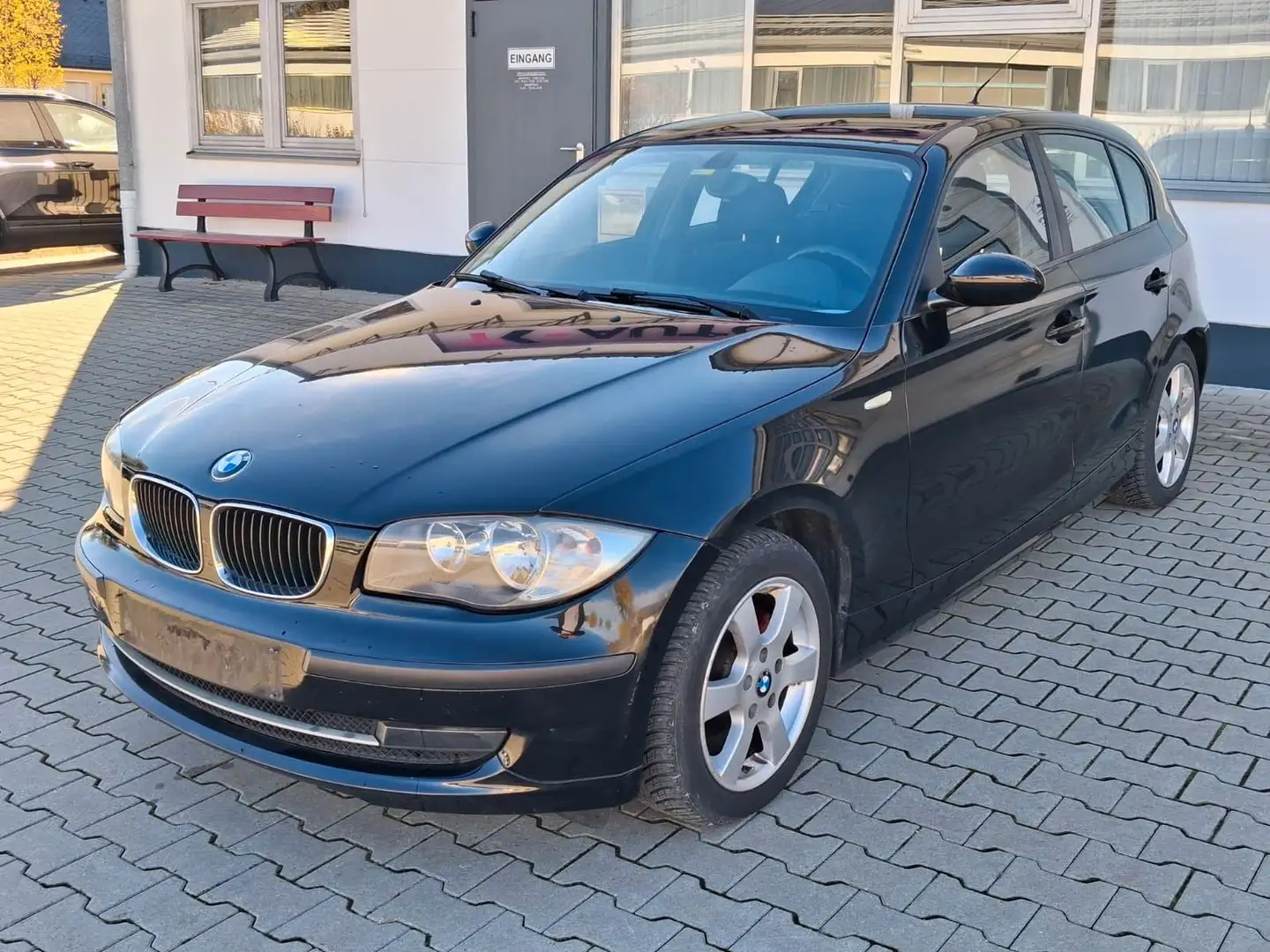 BMW 118 d Lim. Advantage,Klimaaut,Servo,Zentral,AHK Schwarz - 1
