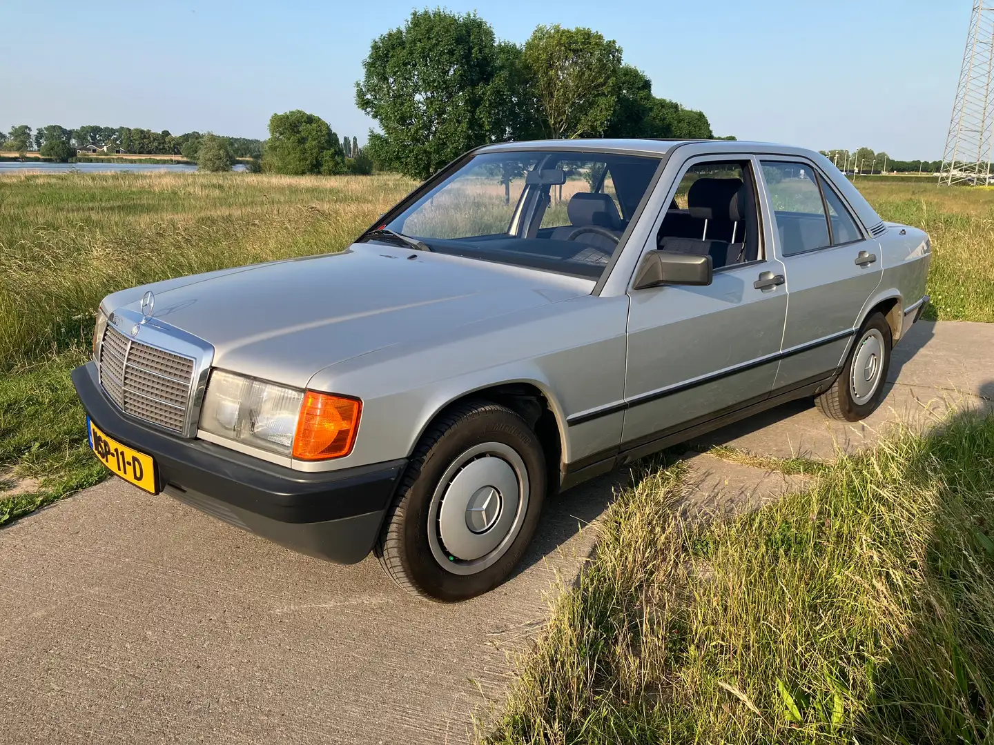 Mercedes-Benz 190 190 2.0 automaat Ezüst - 1