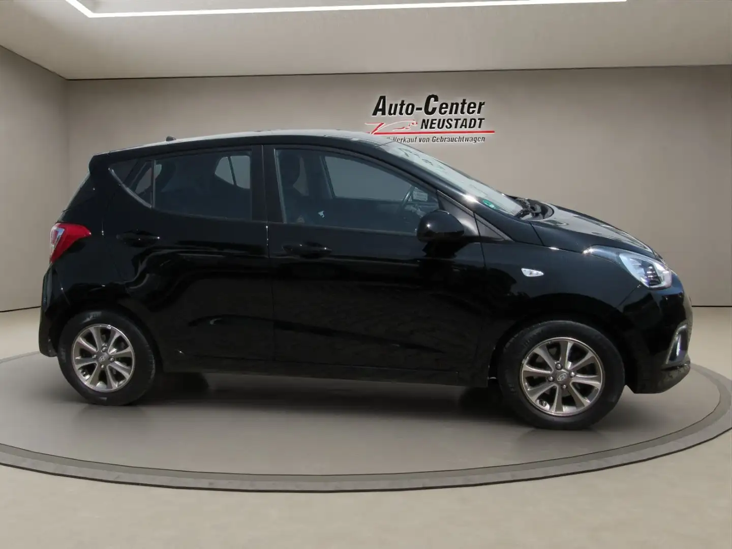 Hyundai i10 FIFA World Cup Edition Schwarz - 2
