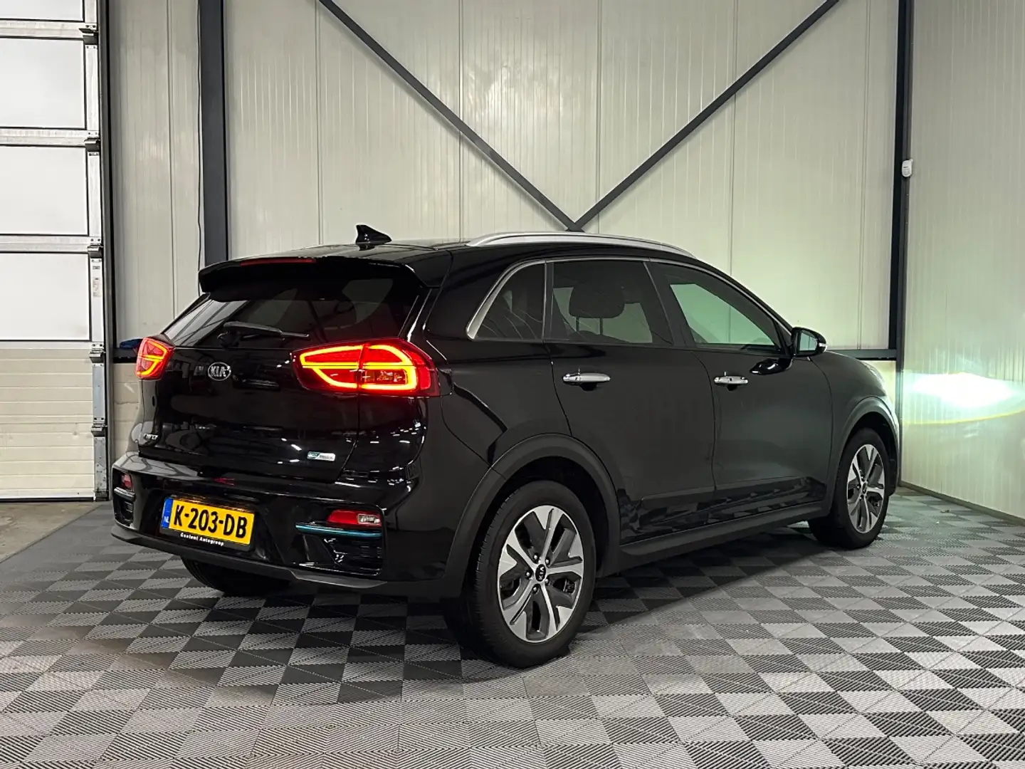 Kia e-Niro ExecutiveLine 64kWh 3-Fase | Soh 99% | Leer | Navi Noir - 2