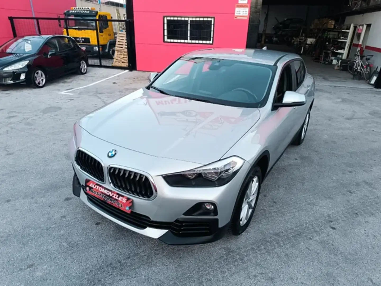 BMW X2 sDrive 18dA Argent - 2