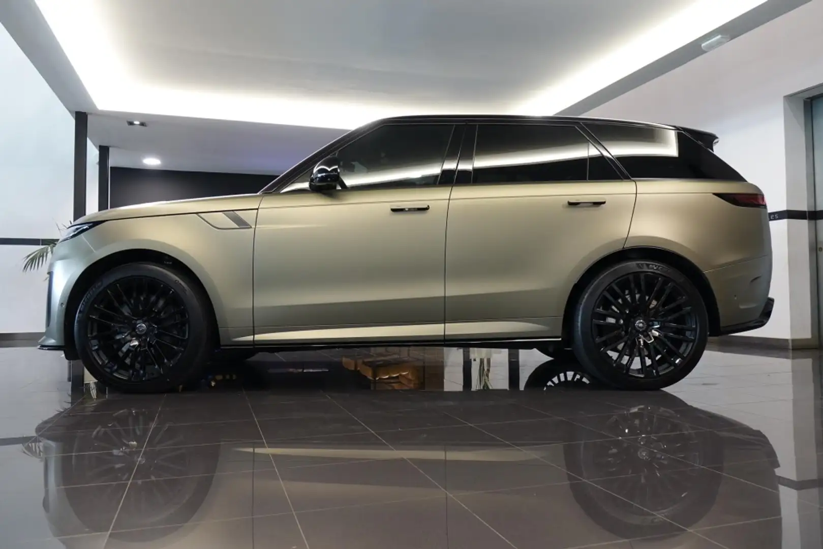 Land Rover Range Rover Sport R.R. 4.4 V8 SV Edition One Carbon Bronze Mate 635 Verde - 2