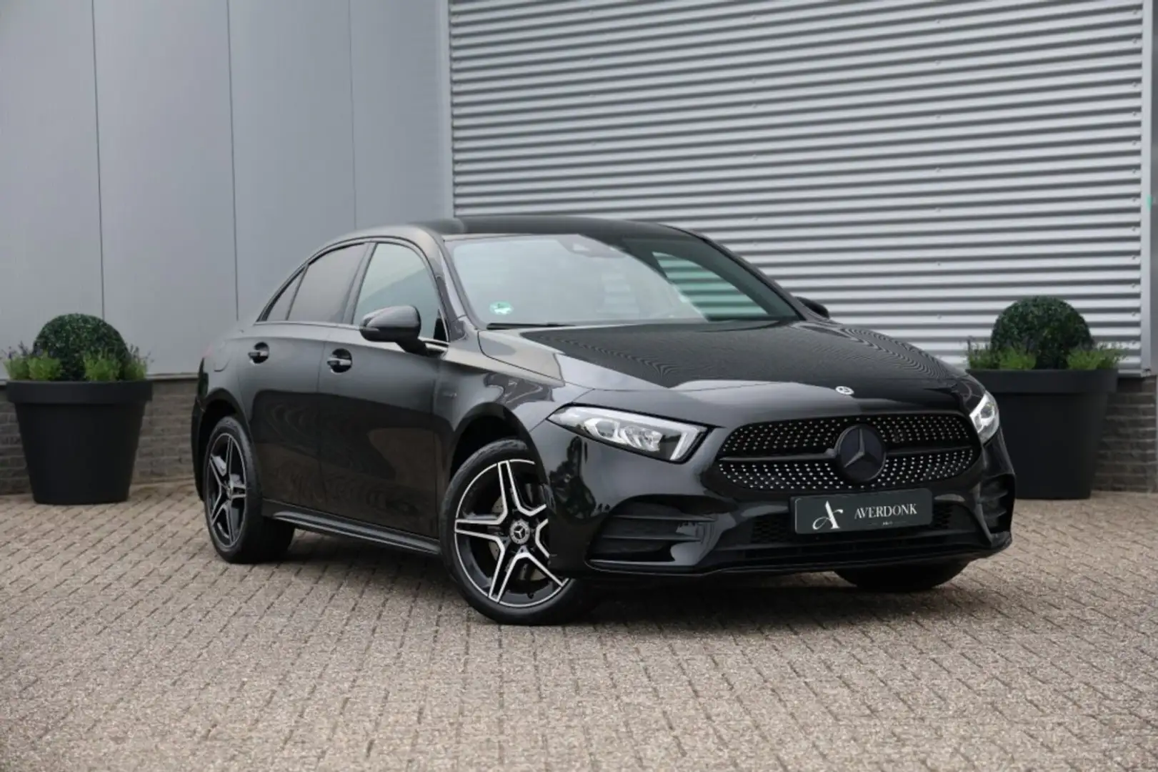 Mercedes-Benz A 250 e AMG Night Edition 218PK NAP|Sfeervl|Widescreen|B Noir - 1