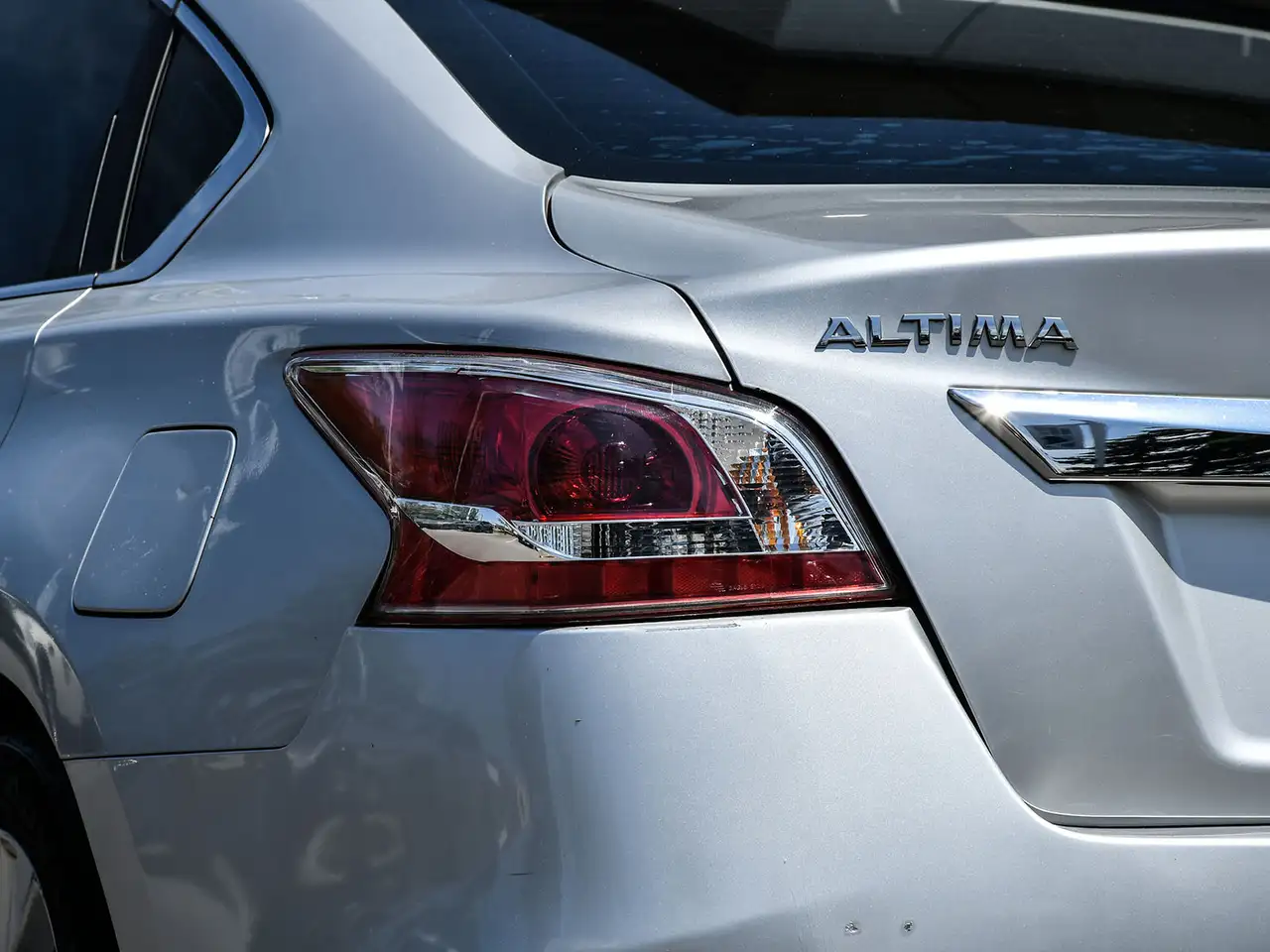 Nissan Altima снимка Nissan Altima