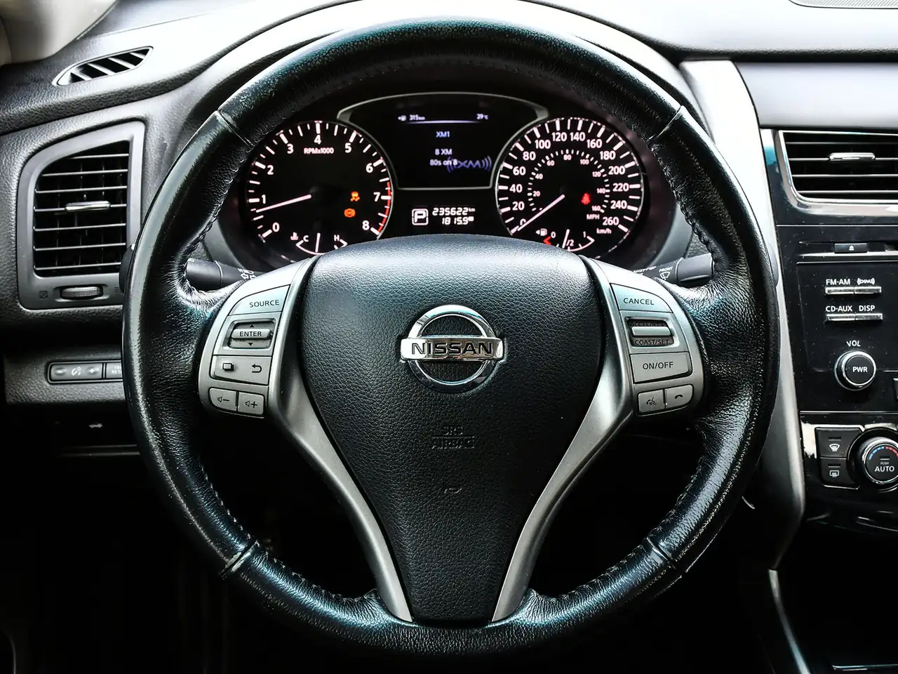 Nissan Altima снимка Nissan Altima