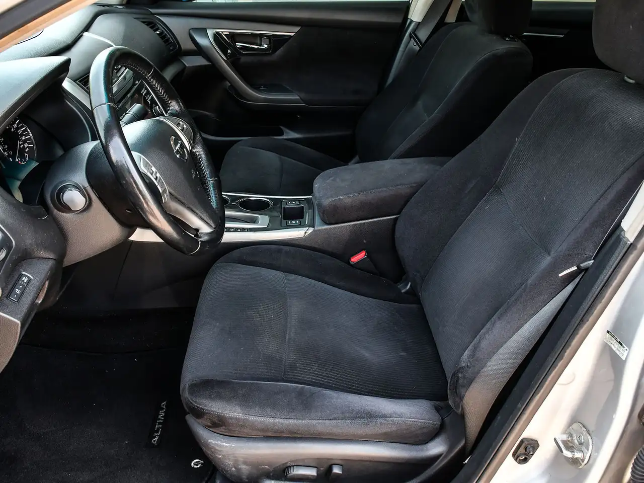 Nissan Altima снимка Nissan Altima