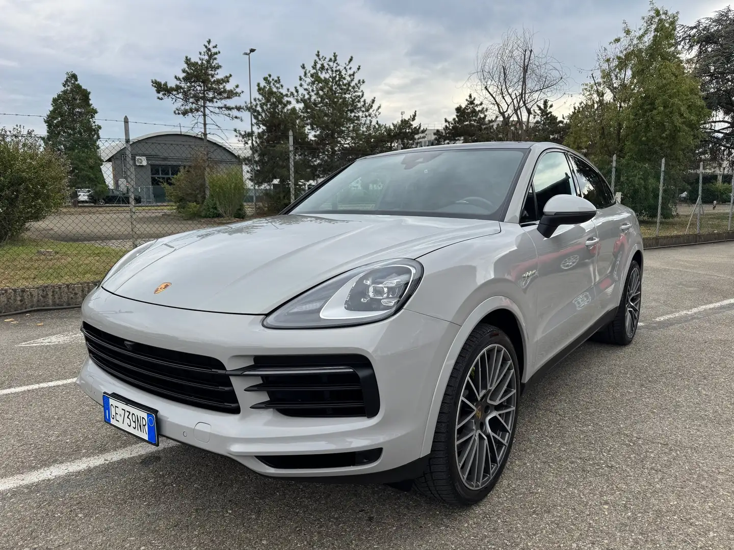 Porsche Cayenne Coupé 3.0 V6 E-Hybrid 340CV FULL OPT. Gris - 1