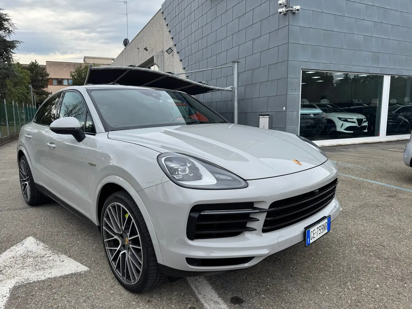 Porsche Cayenne Coupé 3.0 V6 E-Hybrid 340CV FULL OPT. Gris - 2
