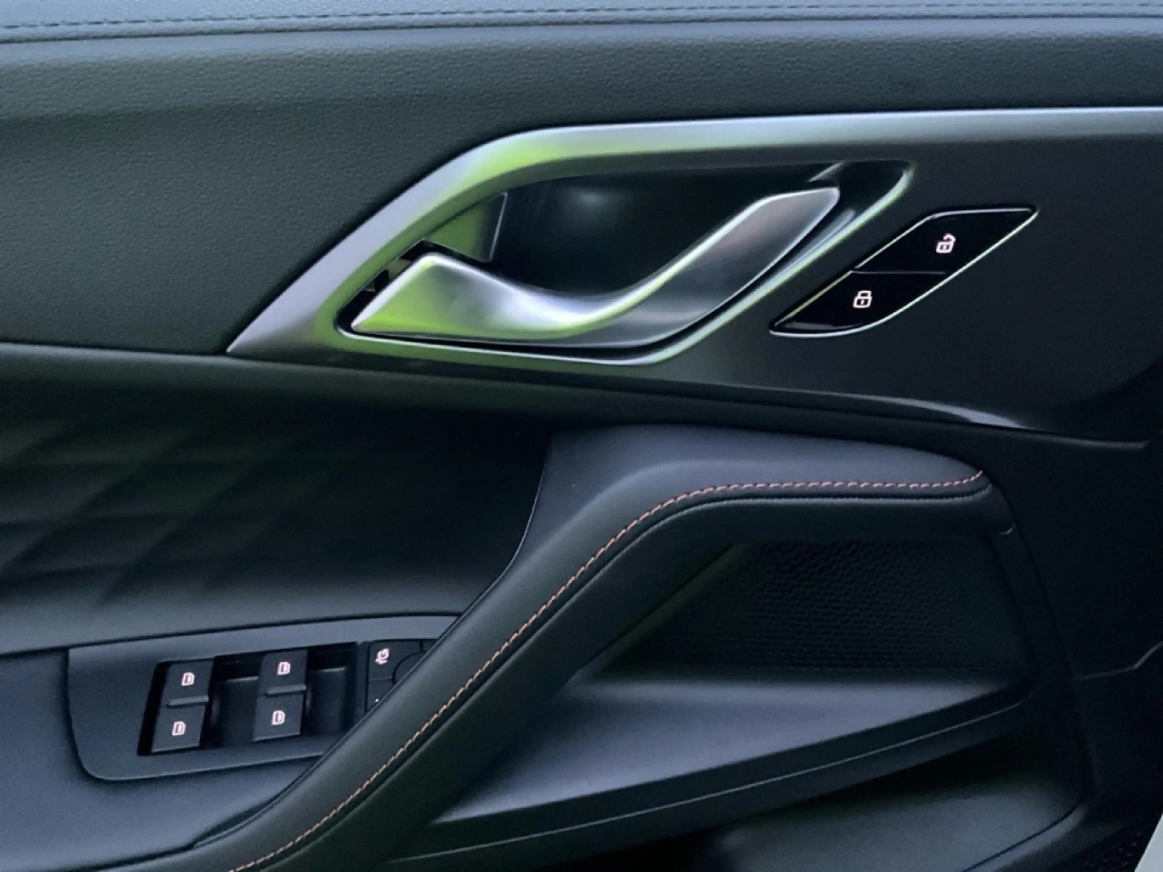 MG HS PHEV LUXURY  Navi Leder 360 Kamera LED DAB — photo 13
