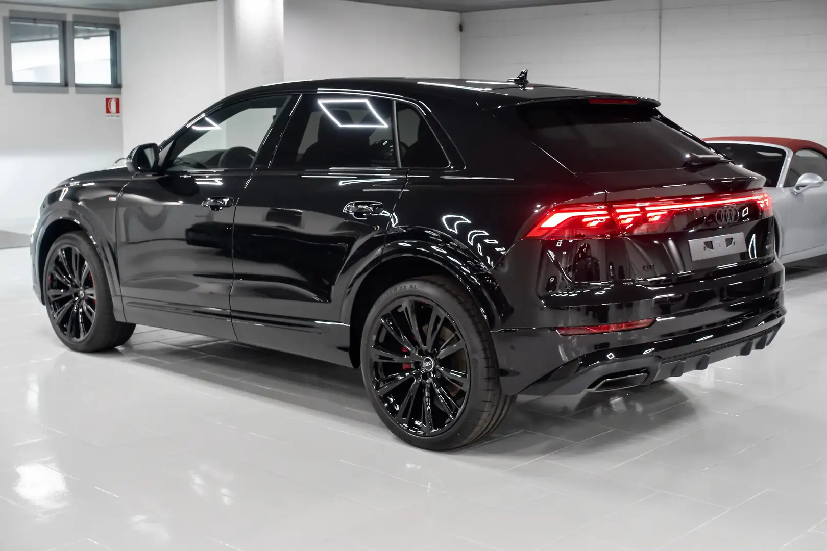 Audi Q8 LIST 135.000 TETTO GANCIO 4RUOSTERZ SEDILCLIM+MASS Nero - 2