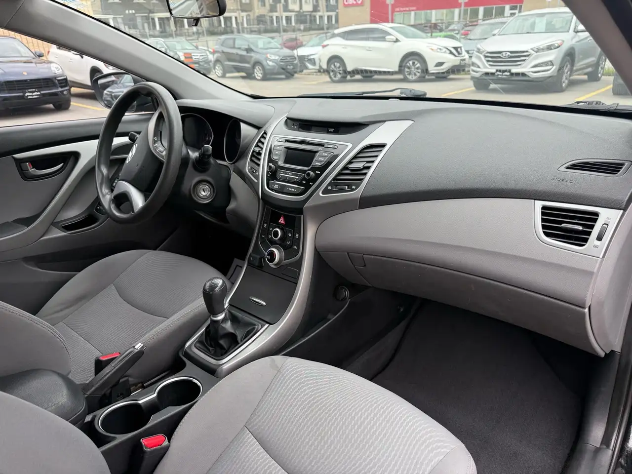 Hyundai ELANTRA снимка Hyundai ELANTRA