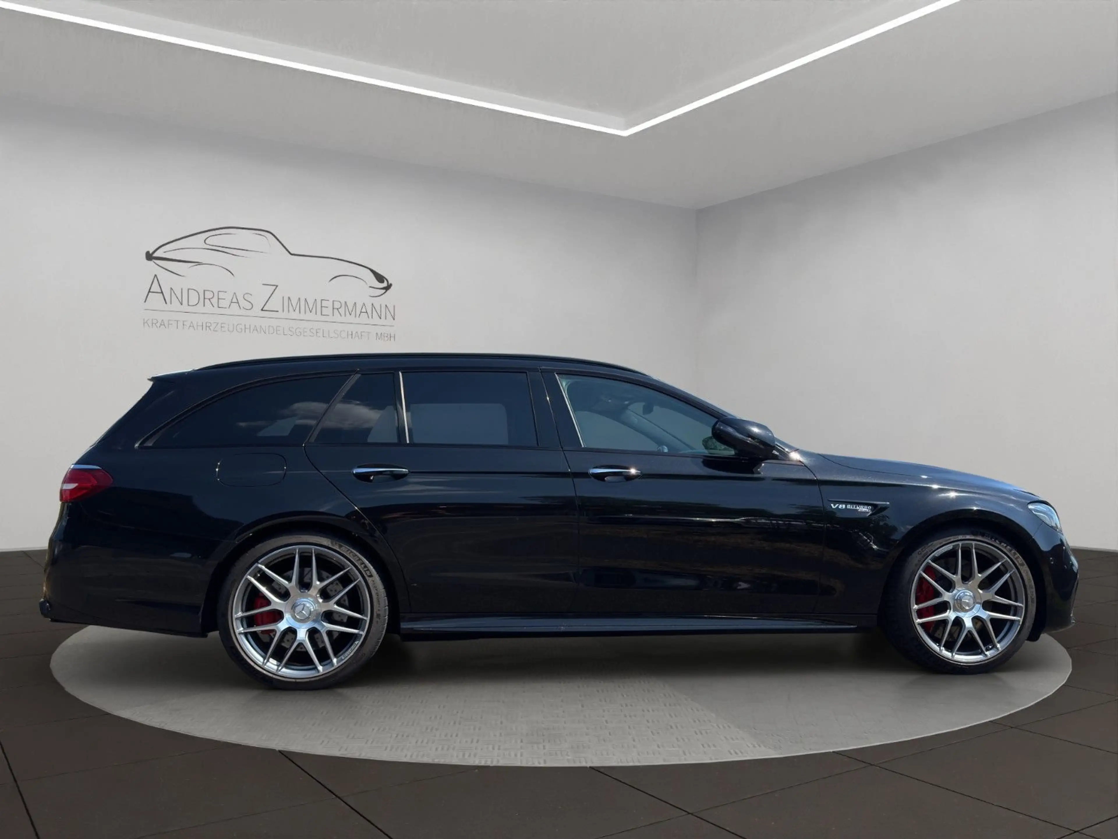 Mercedes-Benz E 63 AMG S 4M PANO/AHK/STHZ/SPOSI/DRIVERS/RIDE — photo 4