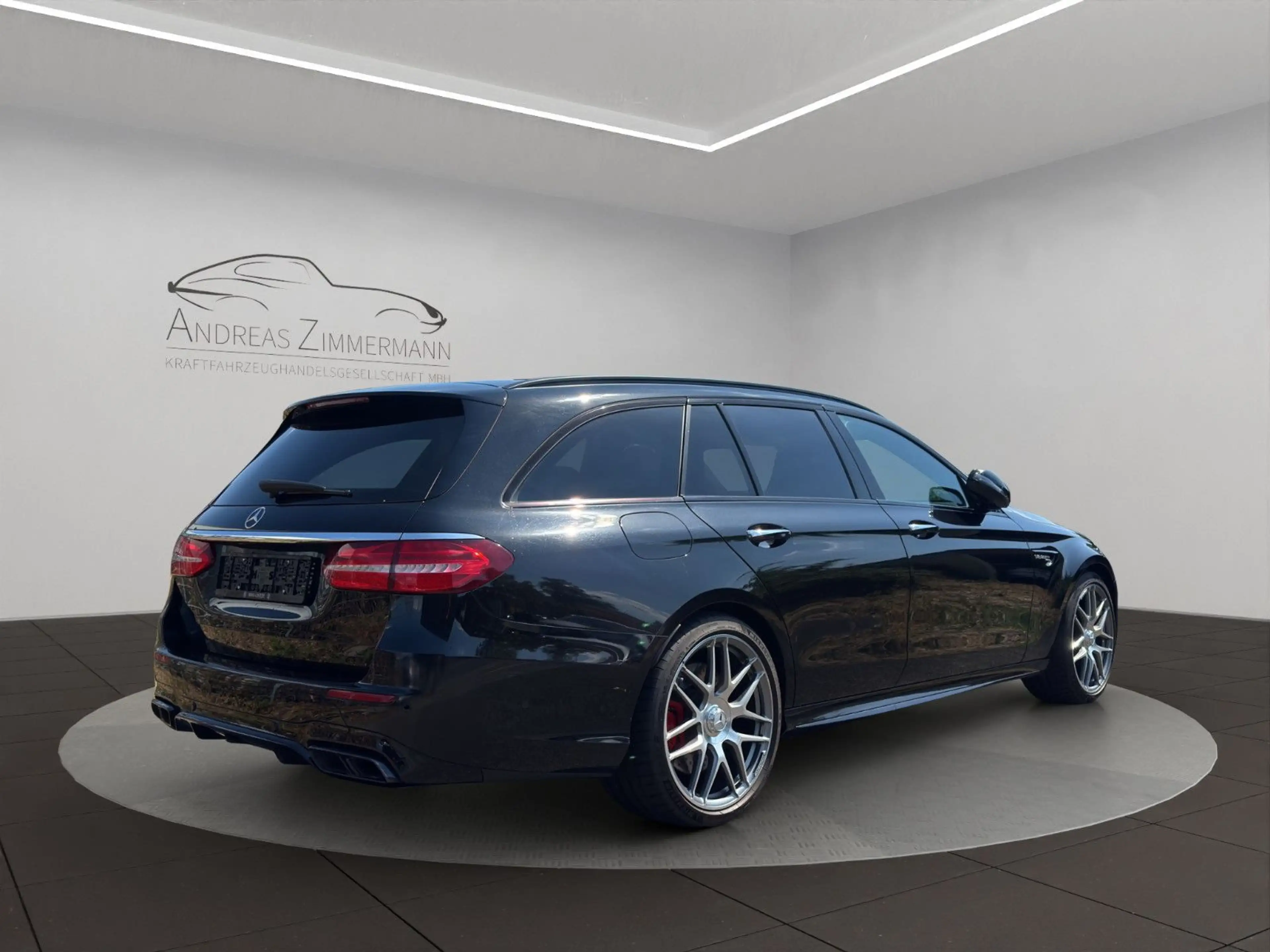 Mercedes-Benz E 63 AMG S 4M PANO/AHK/STHZ/SPOSI/DRIVERS/RIDE — photo 5