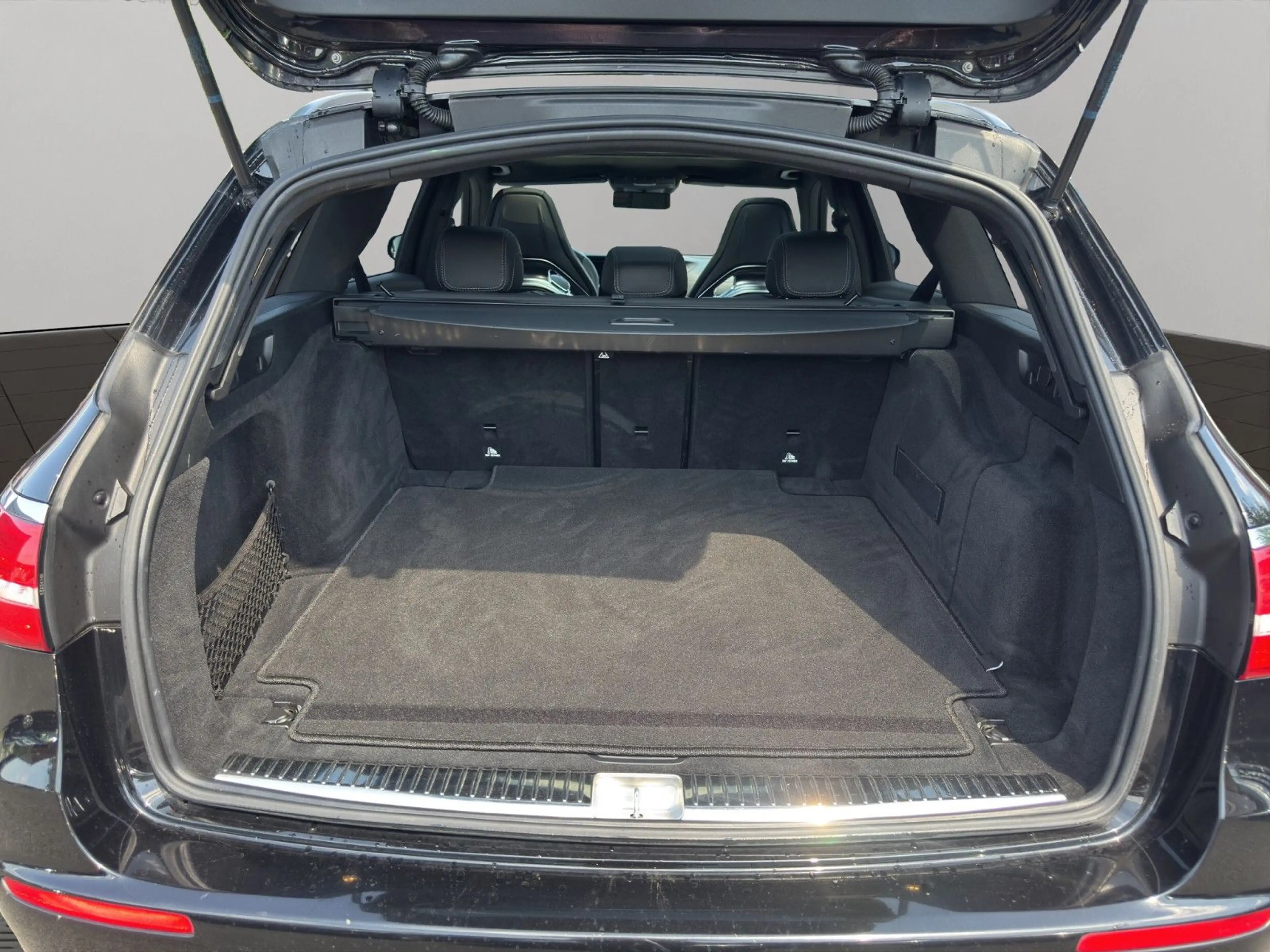 Mercedes-Benz E 63 AMG S 4M PANO/AHK/STHZ/SPOSI/DRIVERS/RIDE — photo 15
