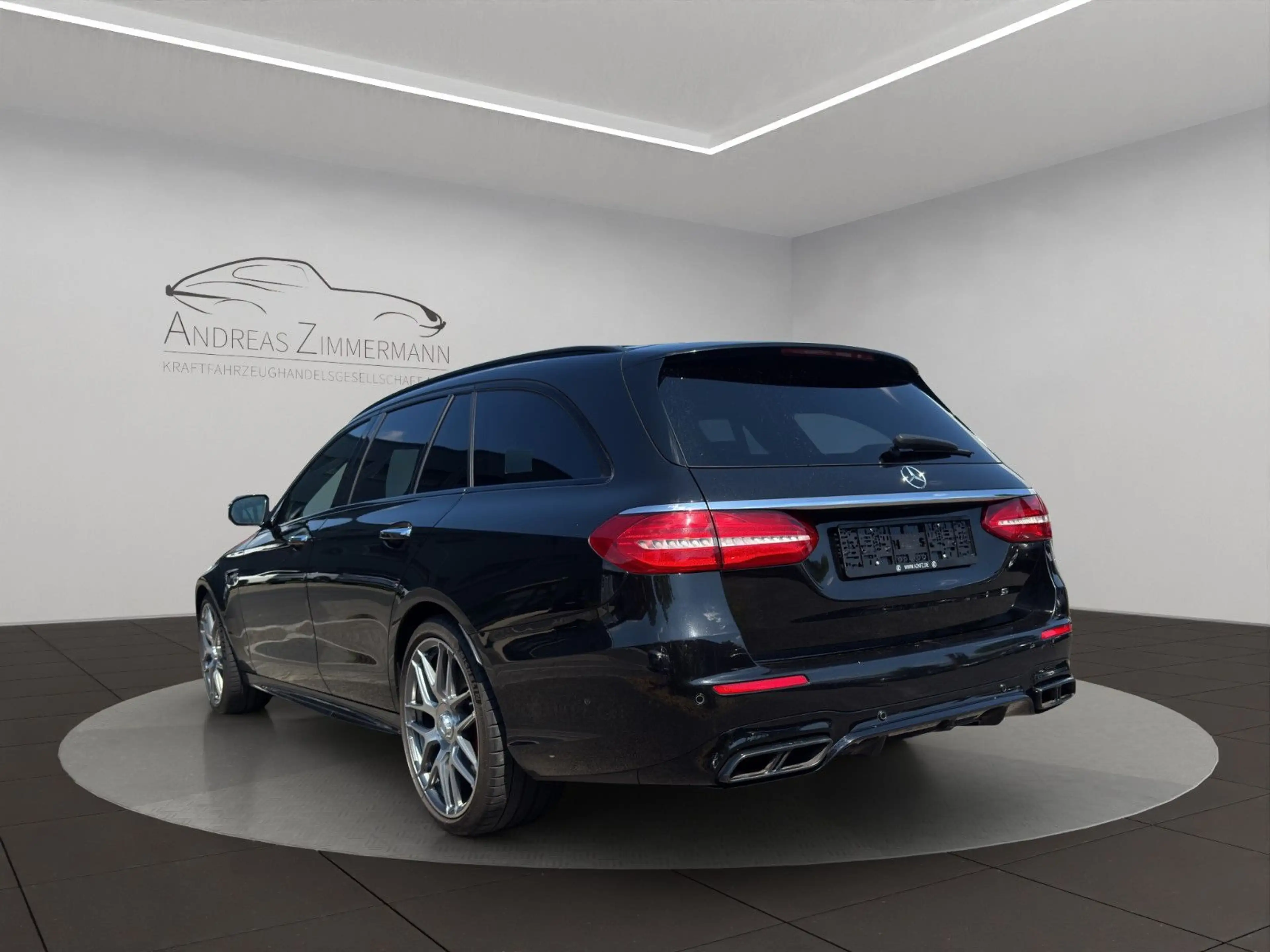 Mercedes-Benz E 63 AMG S 4M PANO/AHK/STHZ/SPOSI/DRIVERS/RIDE — photo 6