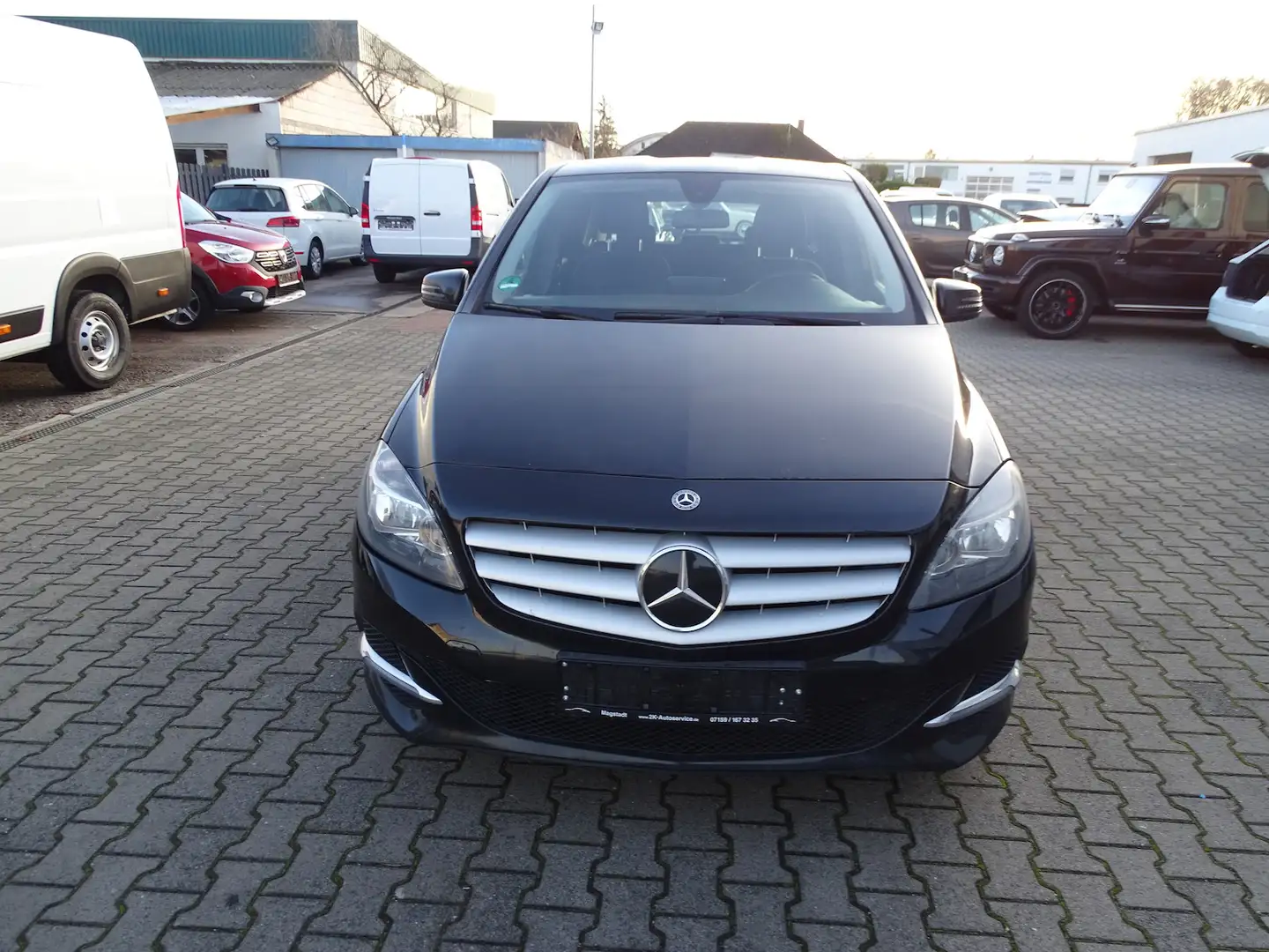 Mercedes-Benz B 200 c NGD / Benzin Schwarz - 2