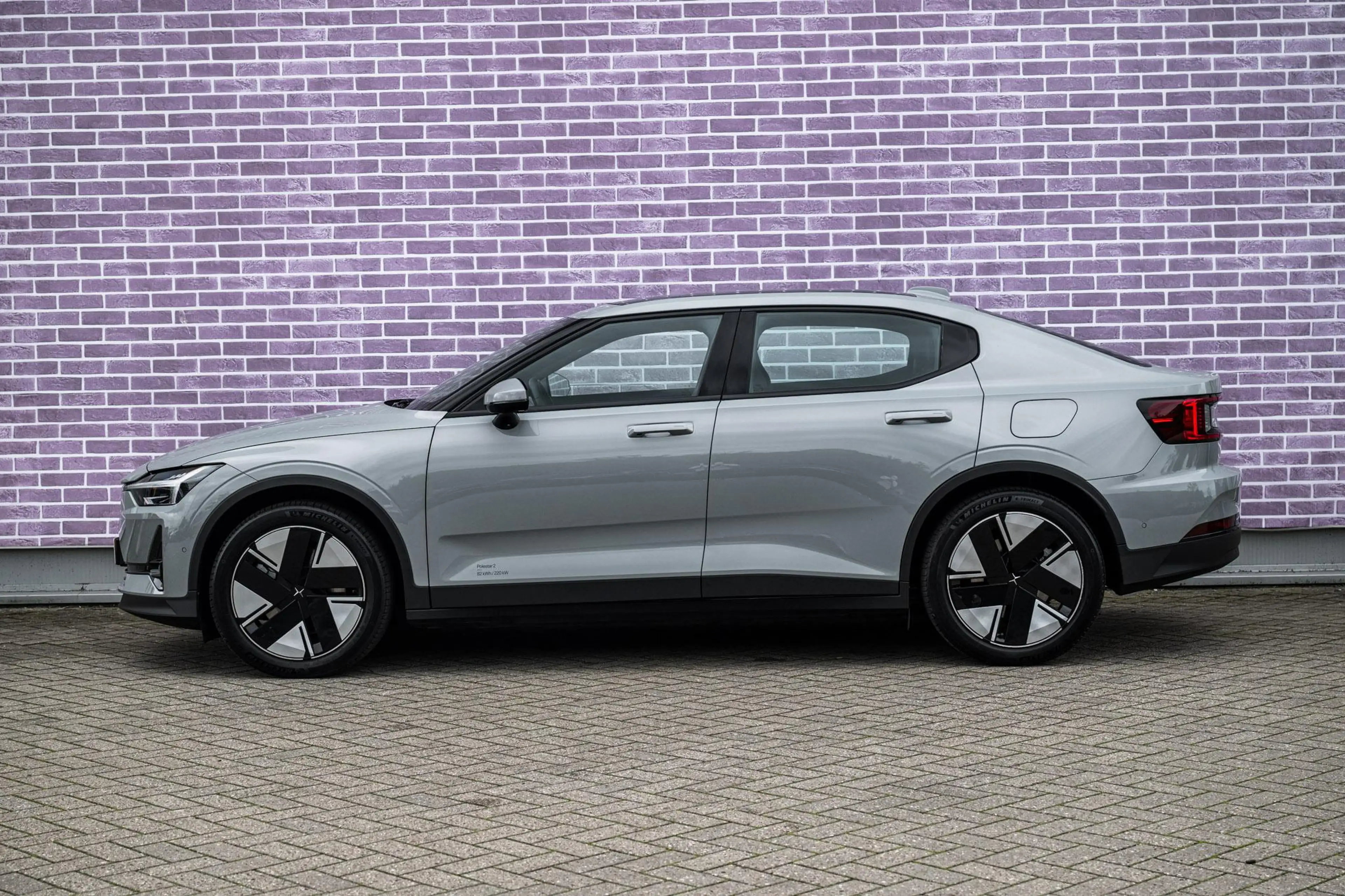 Polestar 2 Long Range Single Motor Plus 82 kWh — photo 4