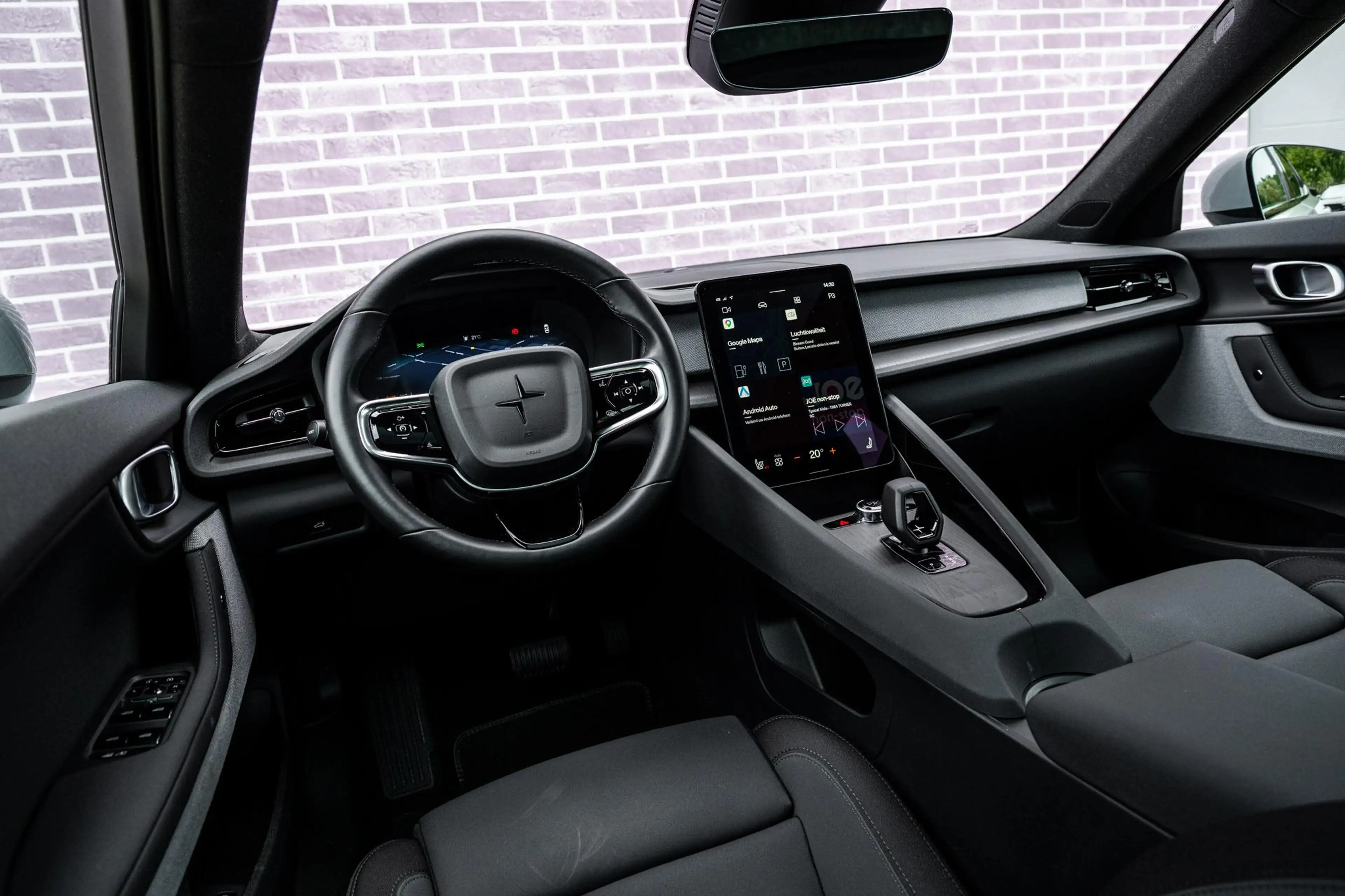 Polestar 2 Long Range Single Motor Plus 82 kWh — photo 11