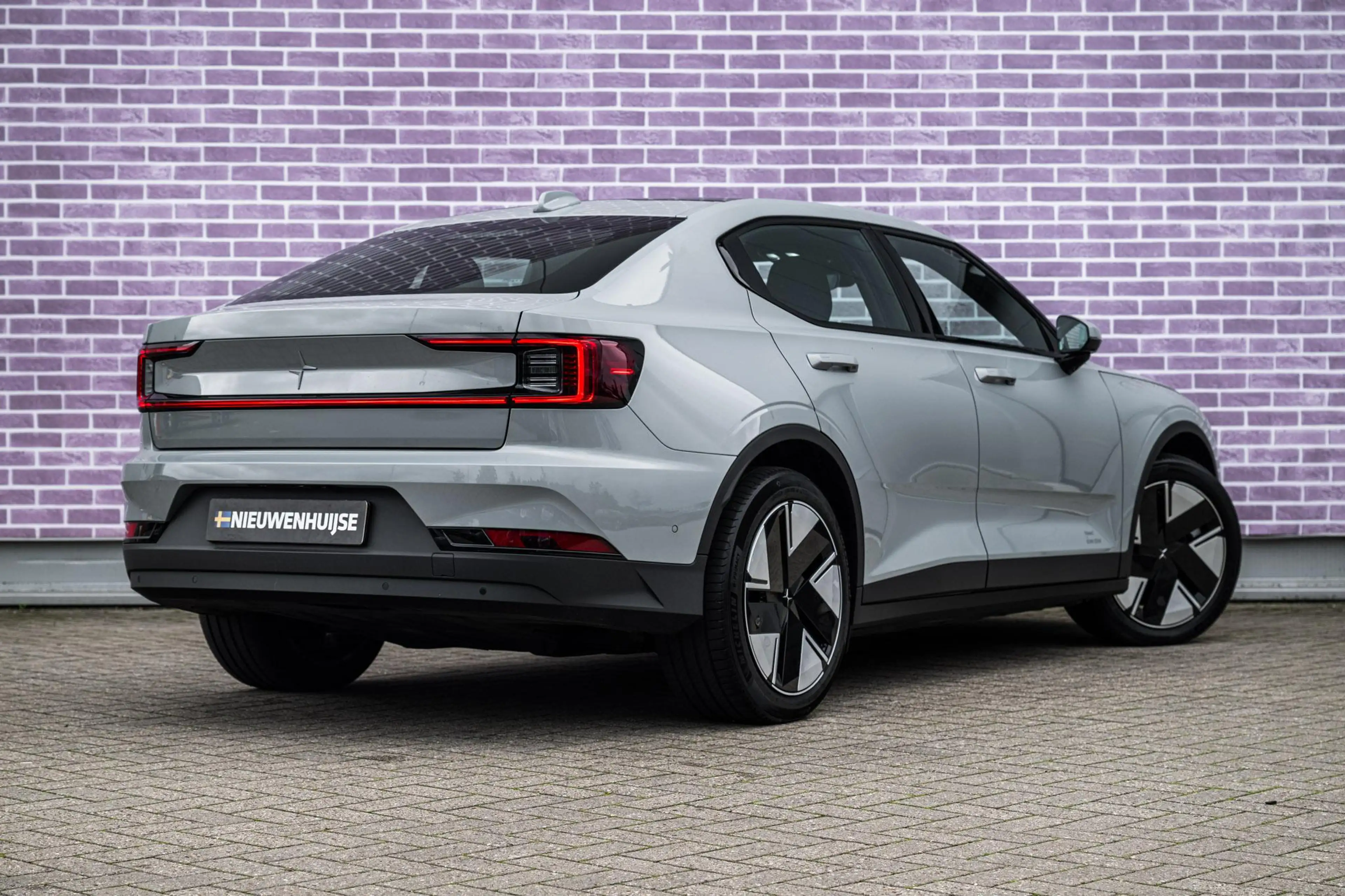 Polestar 2 Long Range Single Motor Plus 82 kWh — photo 2