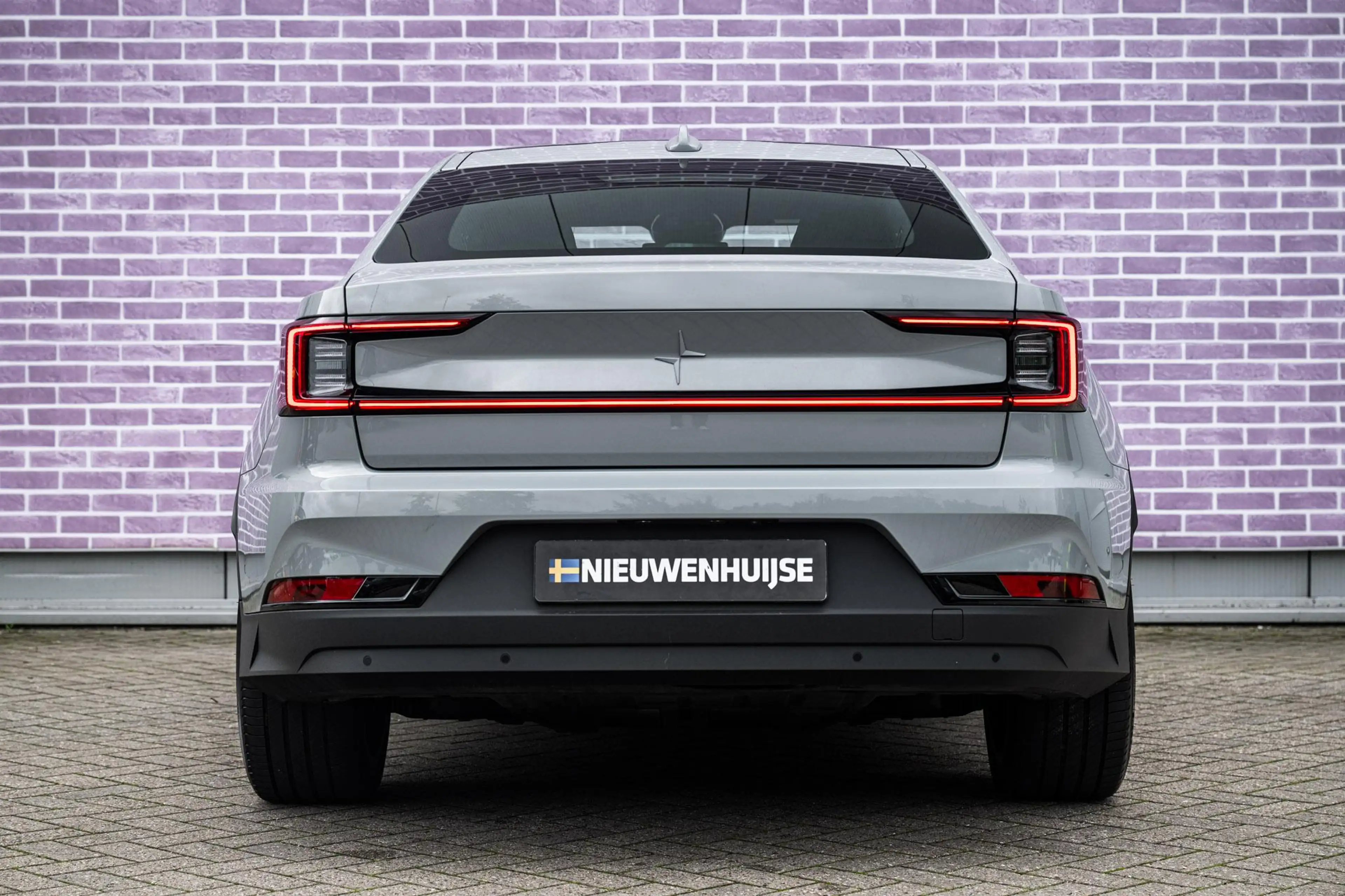 Polestar 2 Long Range Single Motor Plus 82 kWh — photo 10