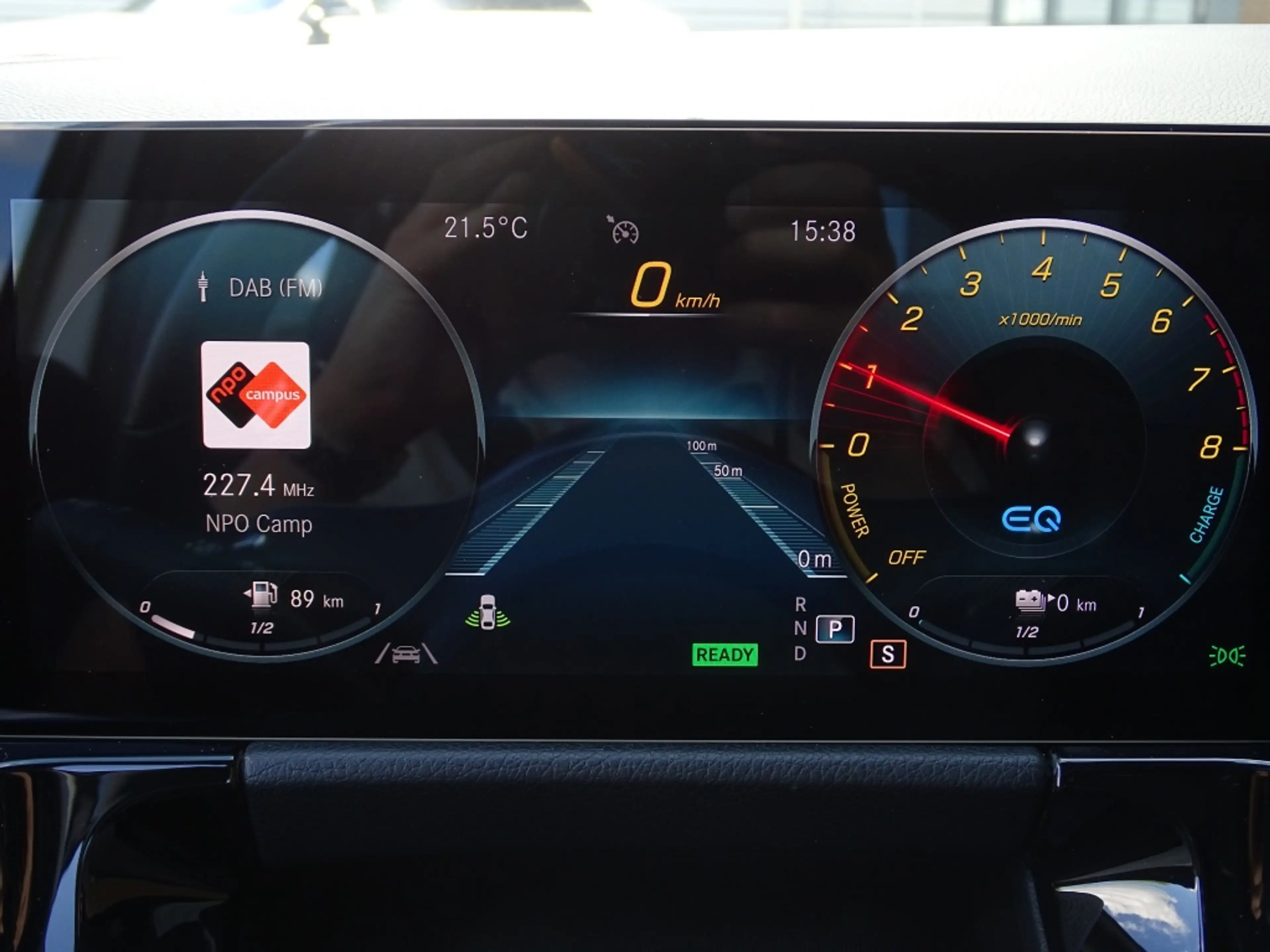 Mercedes-Benz B 250 250e 218PK automaat / AMG Line / 2021 / LED — photo 13