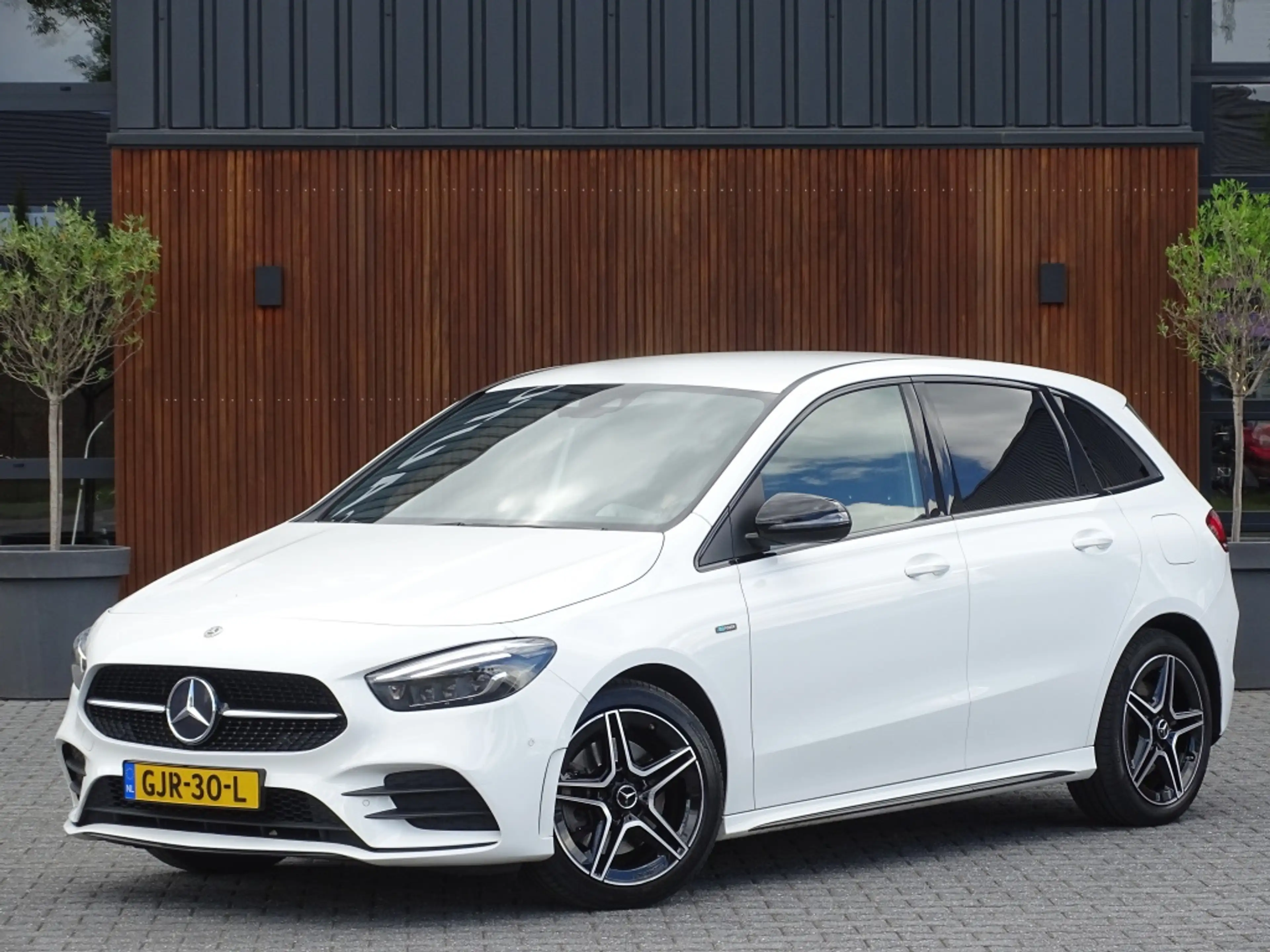 Mercedes-Benz B 250 250e 218PK automaat / AMG Line / 2021 / LED — photo 8