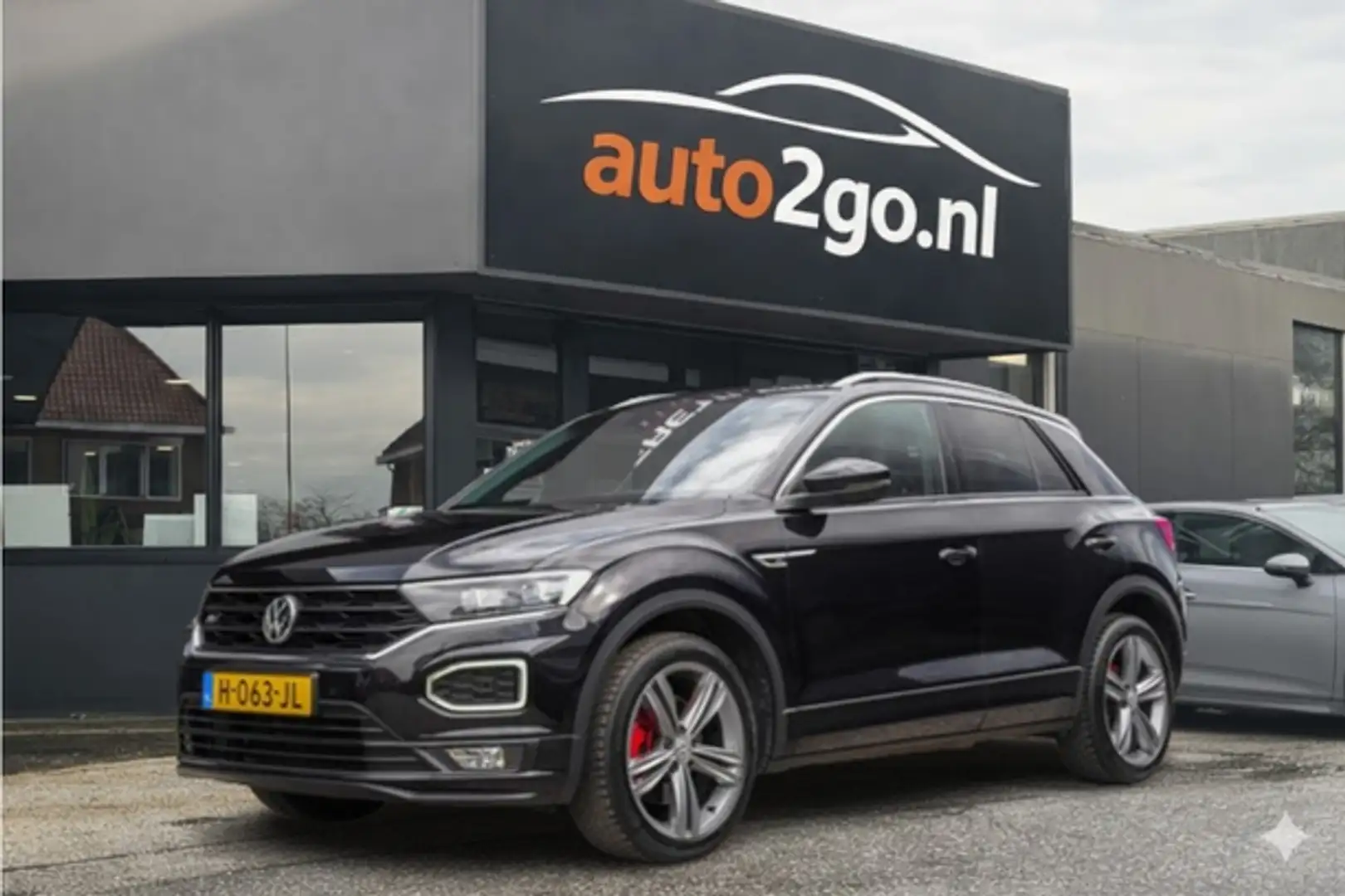 Volkswagen T-Roc 1.5 TSI AUT7 R-LINE SPORT NAVI DIGIDASH APPLE.CARP Schwarz - 1