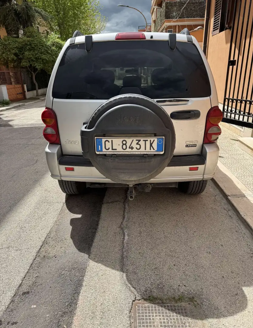 Jeep Liberty Autocarro Plateado - 2