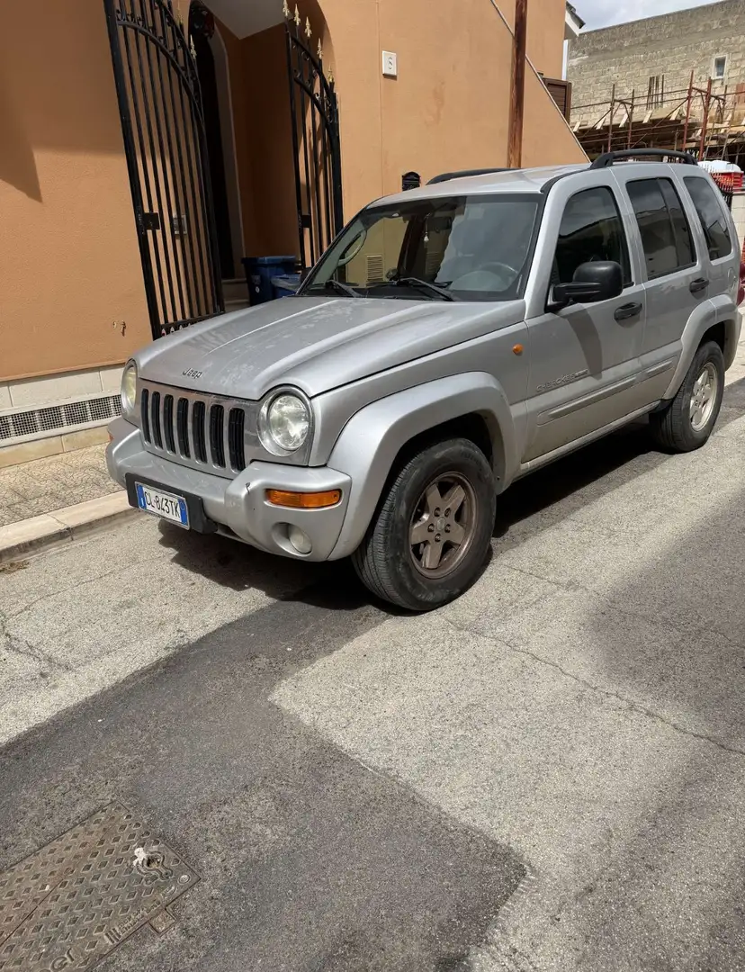 Jeep Liberty Autocarro Plateado - 1