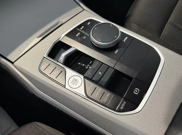 BMW 3 Series view 15