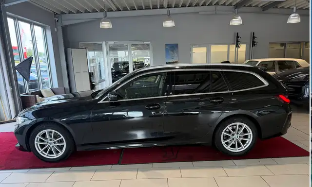 BMW 3 Series view 8