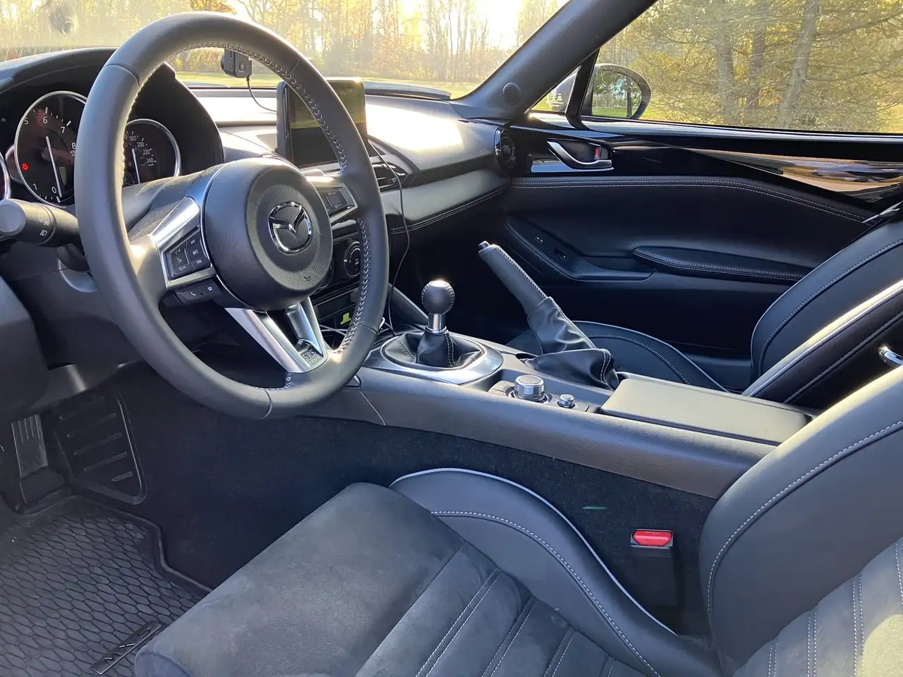 Mazda MX-5 Miata снимка Mazda MX-5 Miata