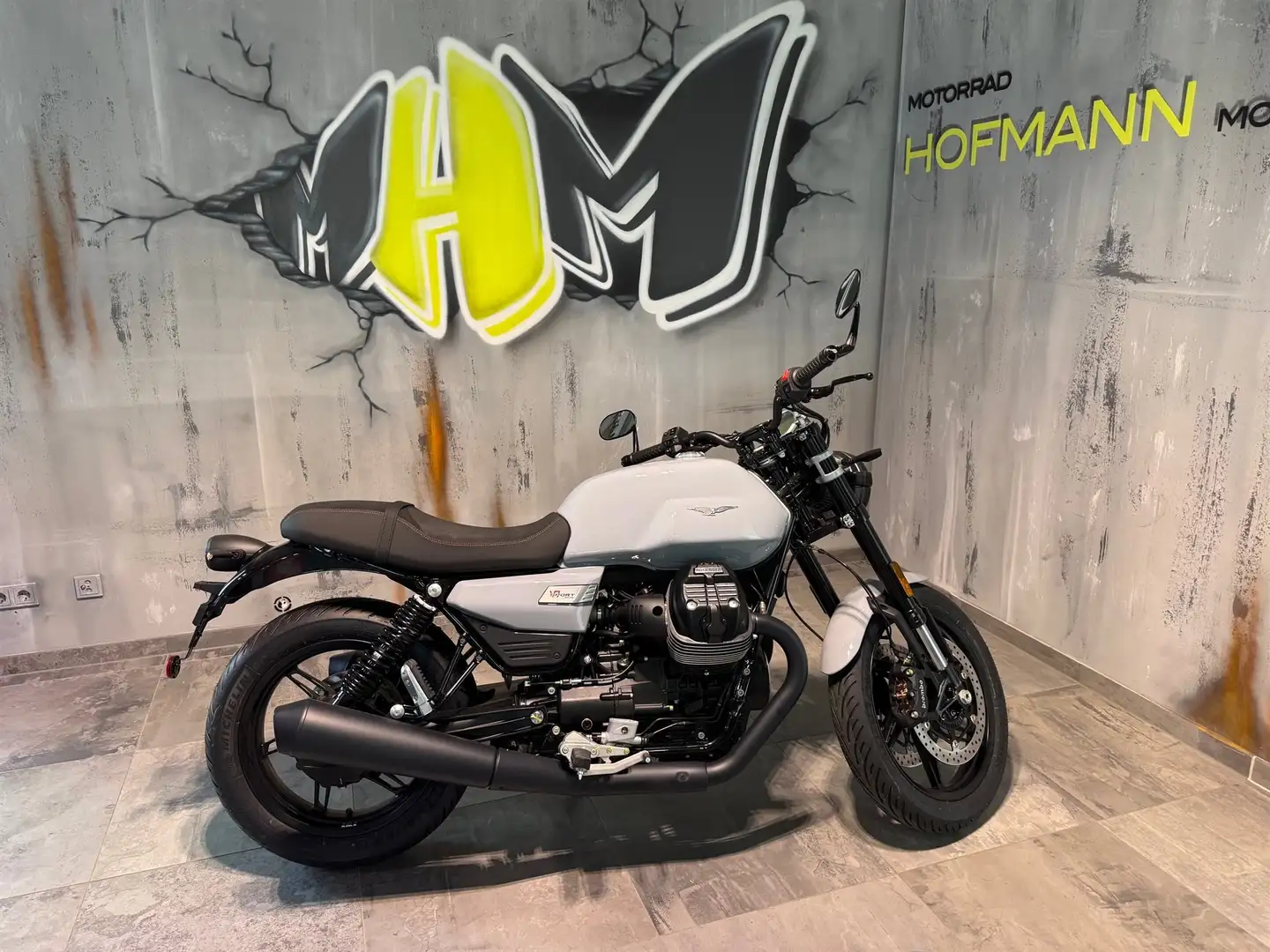 Moto Guzzi V 7 2025 Aktion Gri - 1