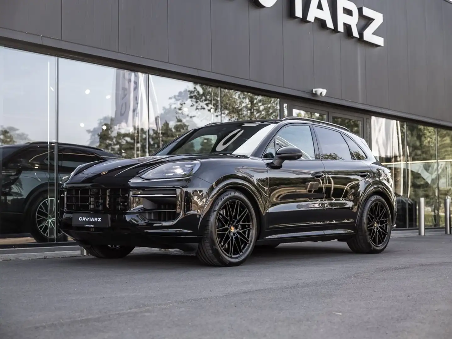 Porsche Cayenne E-HYB SPORTDES/UITL/22"/MATRIX/PANO/INNO/14W/BOSE Schwarz - 1