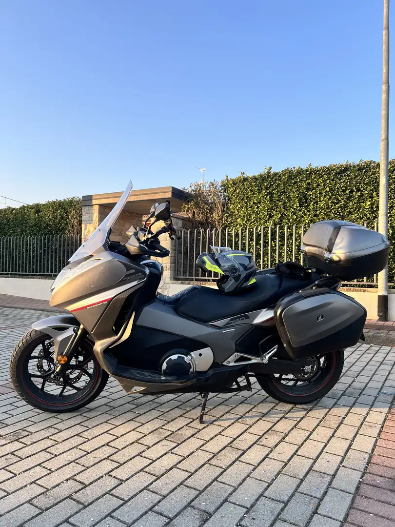 Honda Integra 750S - 1