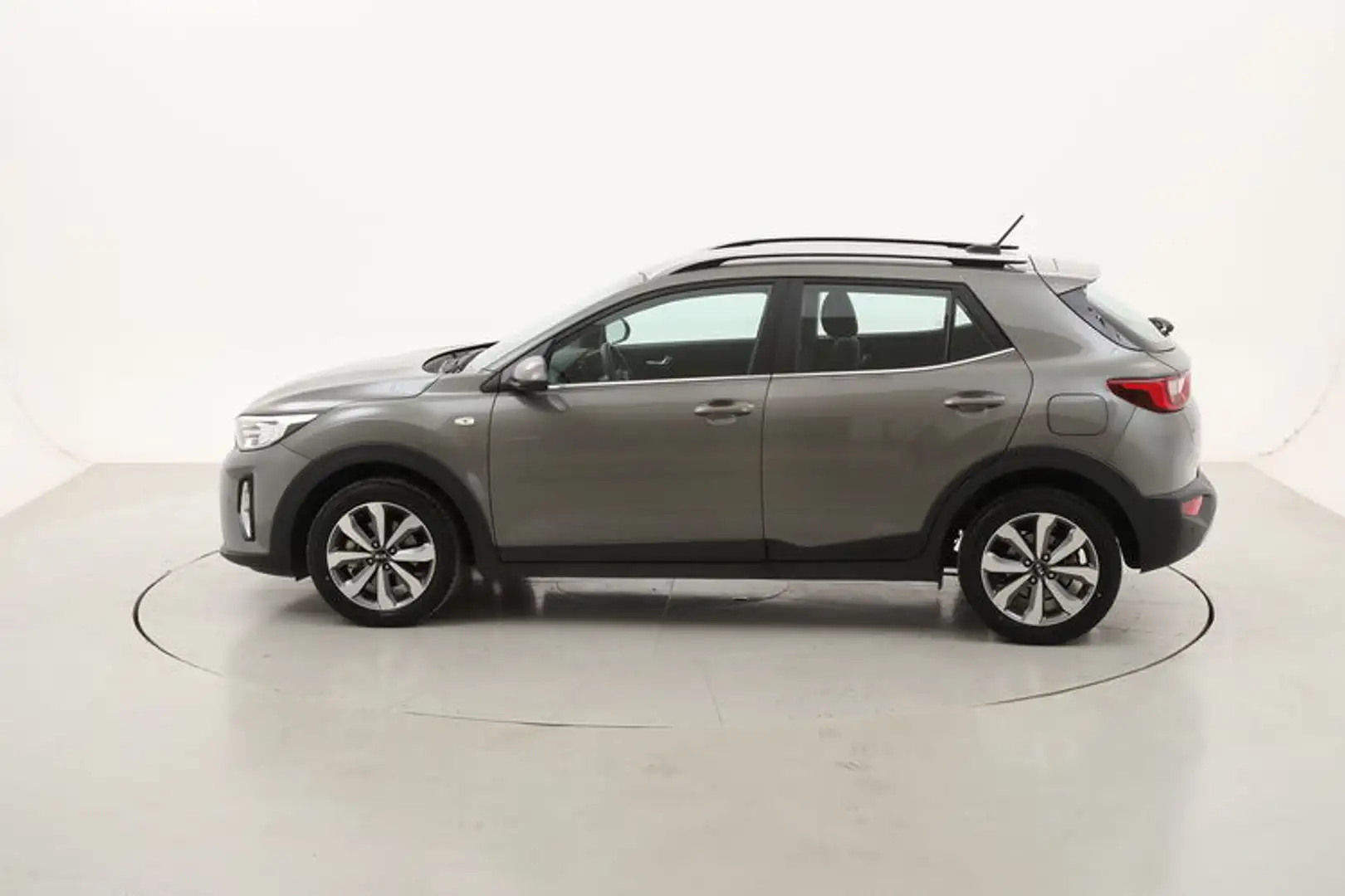 Kia Stonic MHEV Style 1.0 Mild Hybrid 100CV Gris - 2