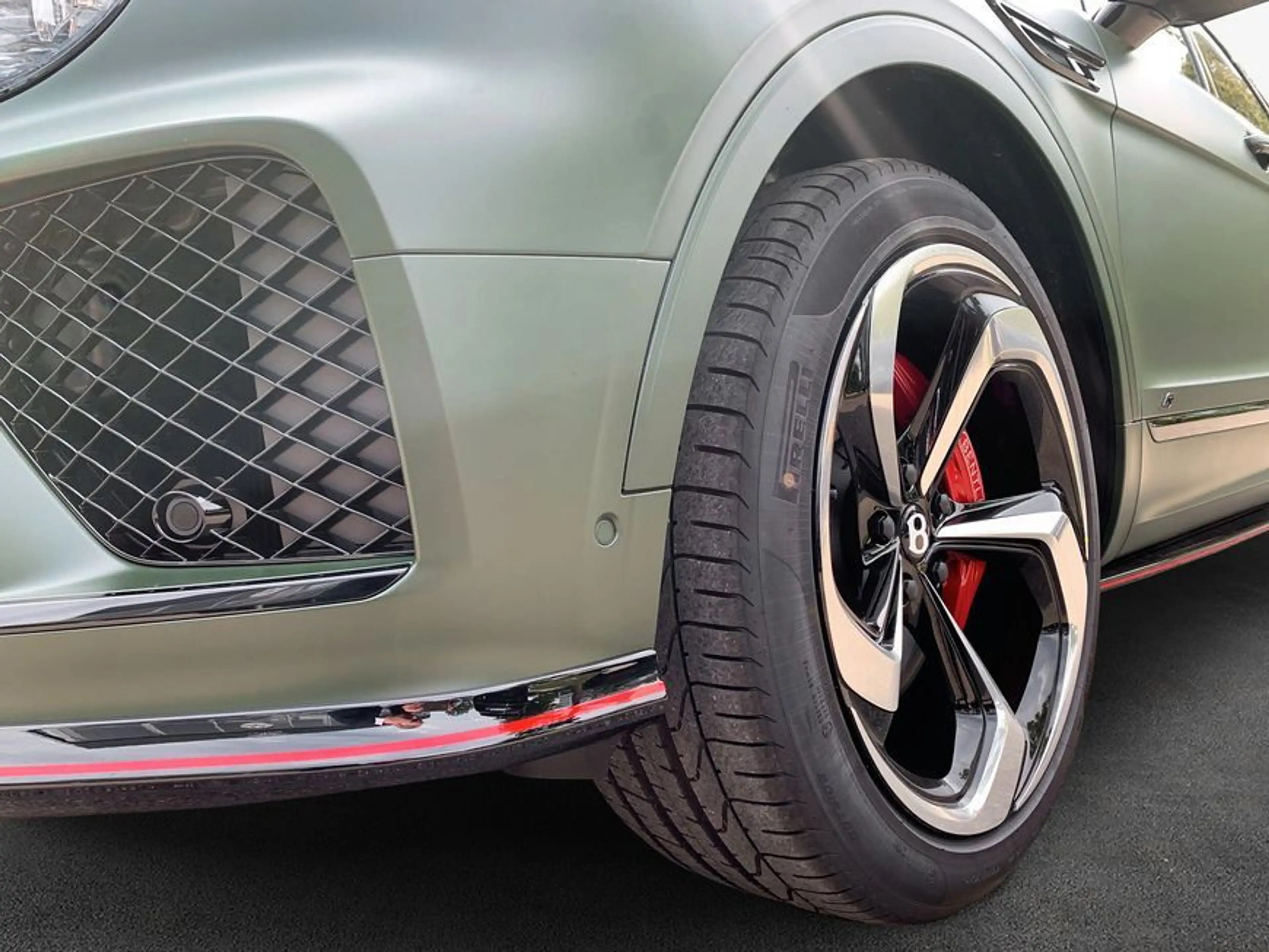 Bentley Bentayga New Bentayga V8 S Black Edition — photo 10