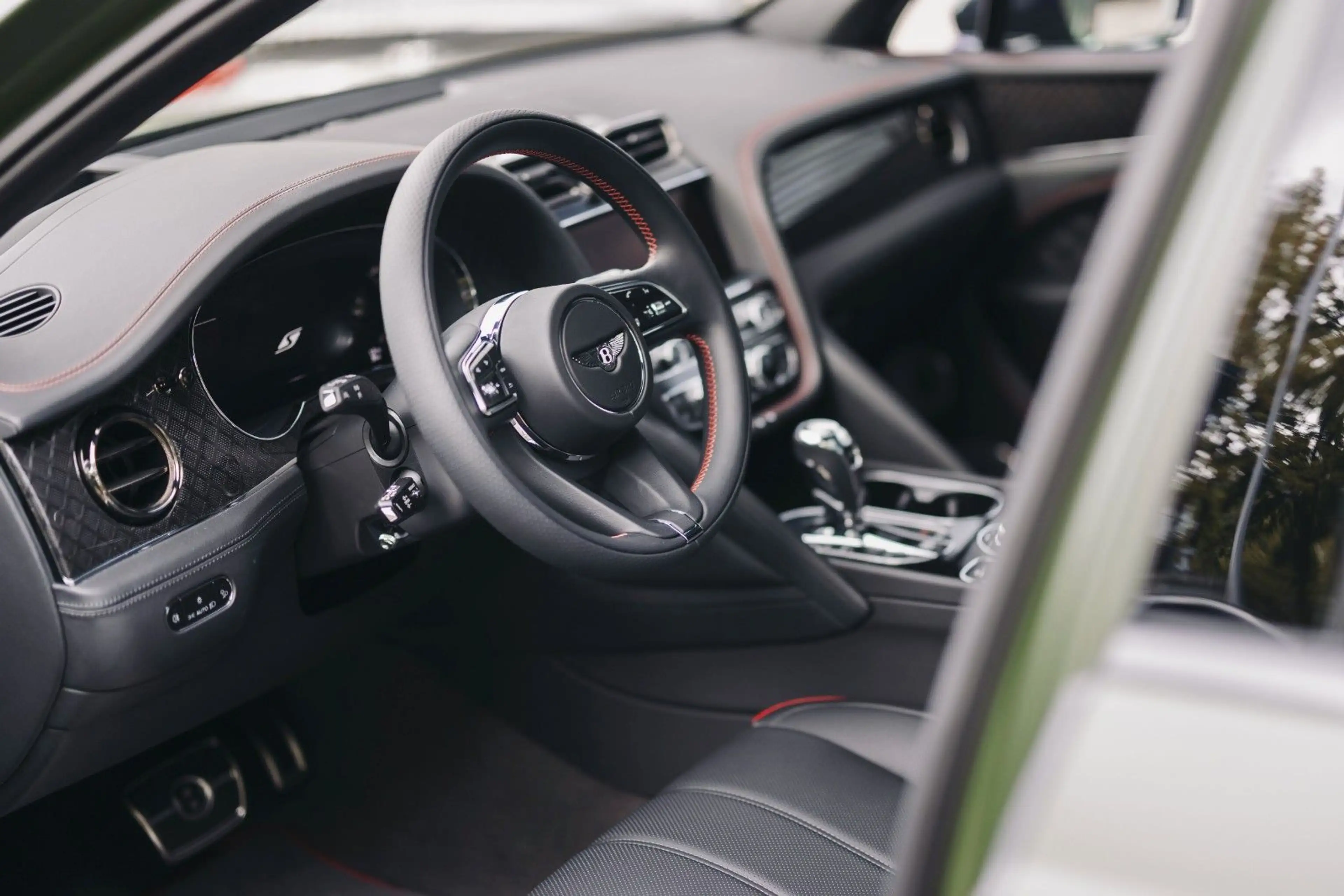 Bentley Bentayga New Bentayga V8 S Black Edition — photo 14
