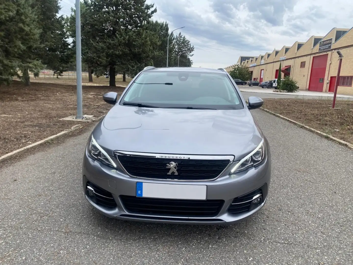 Peugeot 308 SW 1.2 PureTech S&S Style 130 Gris - 2